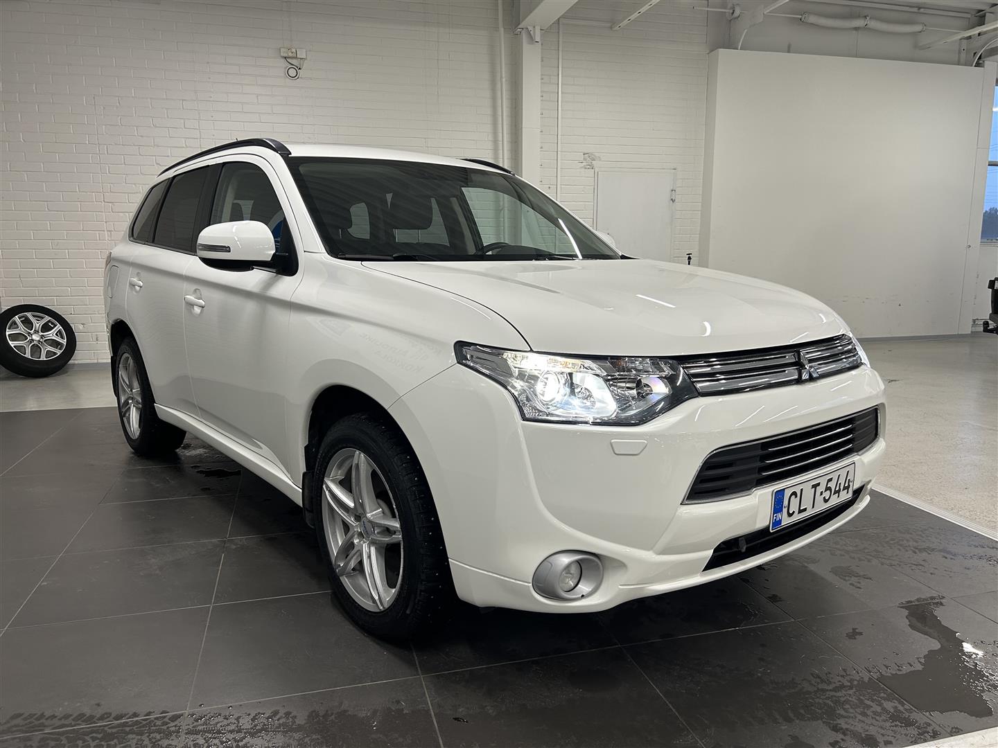 MITSUBISHI Outlander PHEV 2014