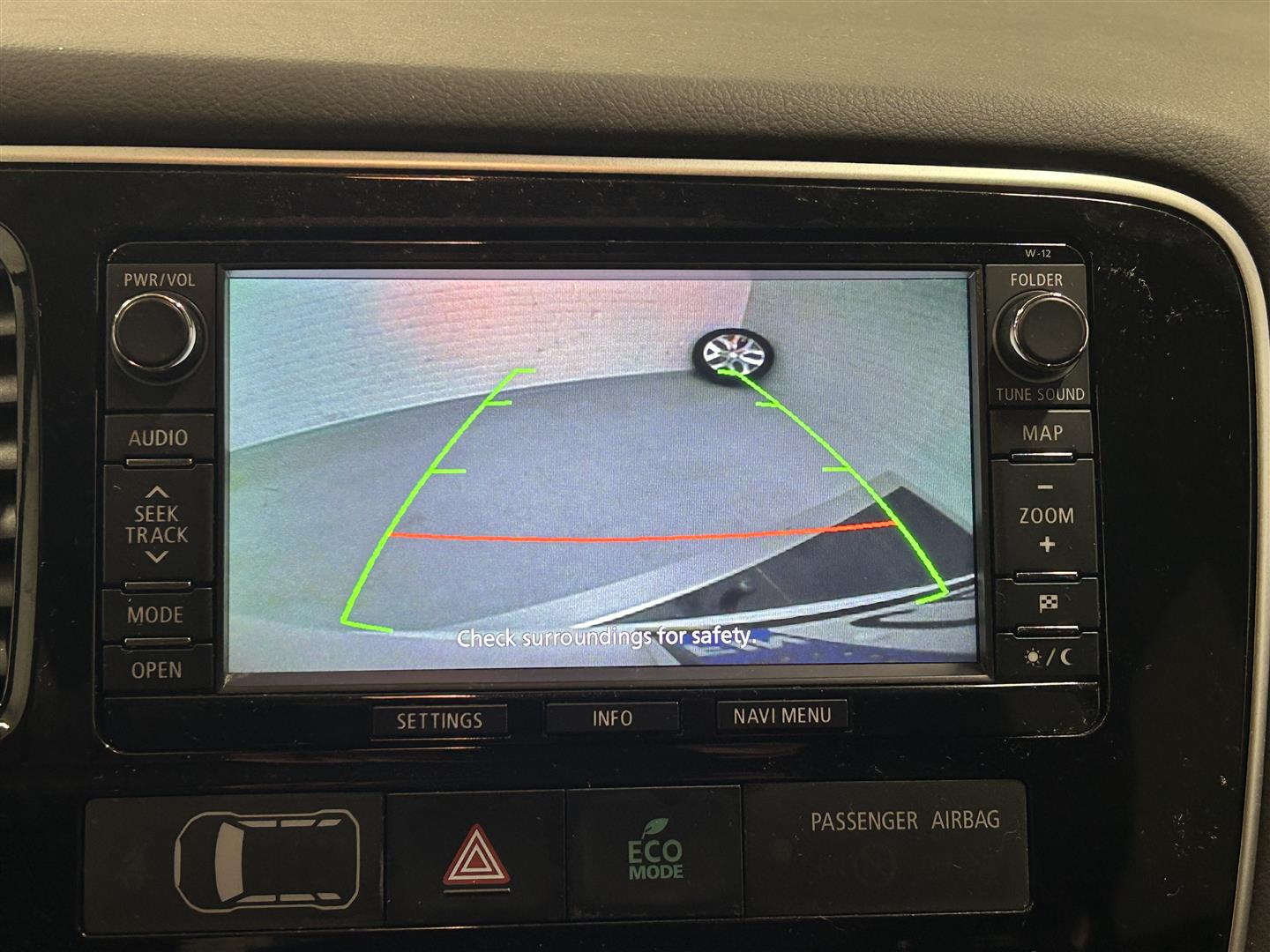 MITSUBISHI Outlander PHEV 2014