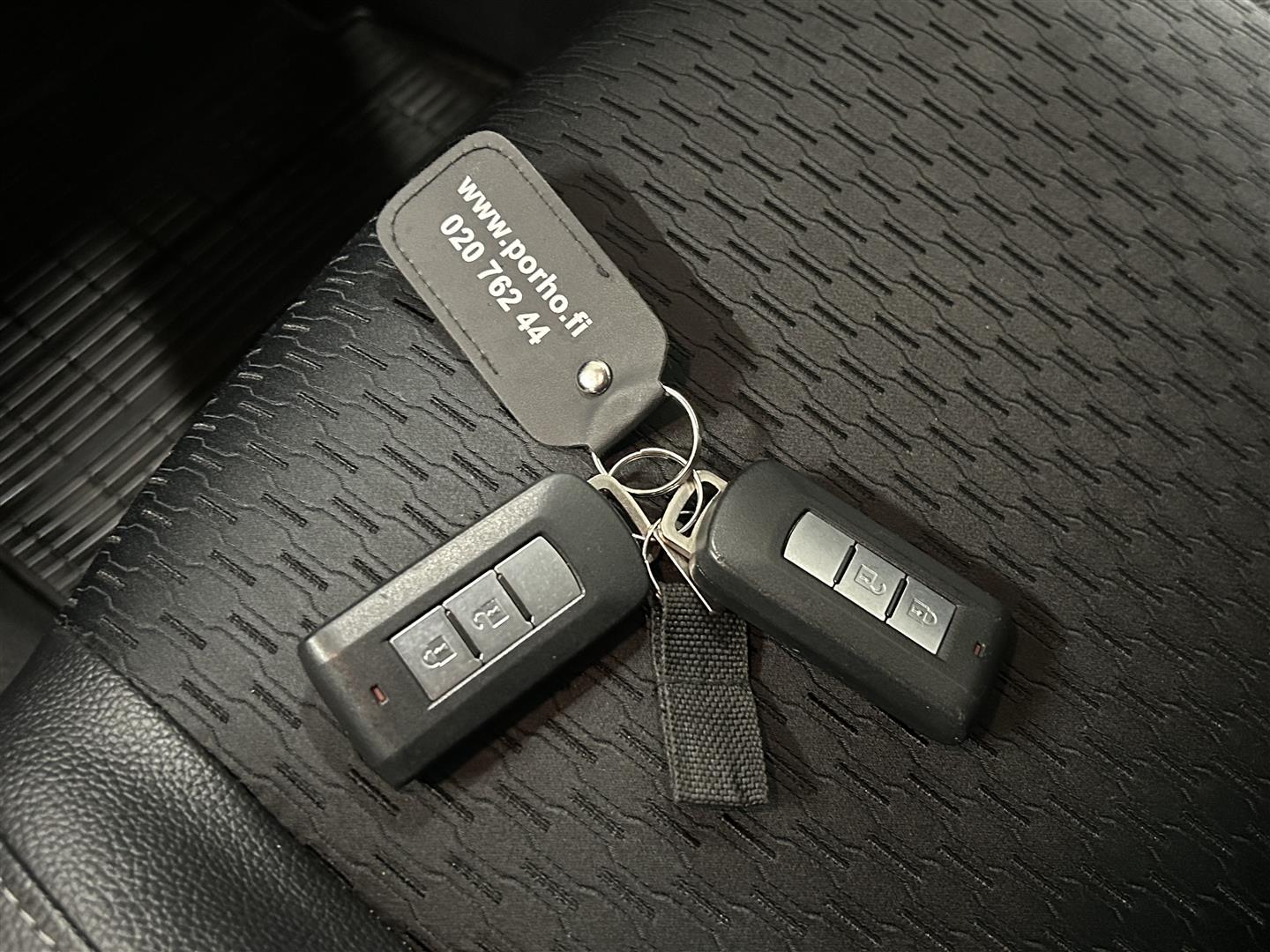 MITSUBISHI Outlander PHEV 2014