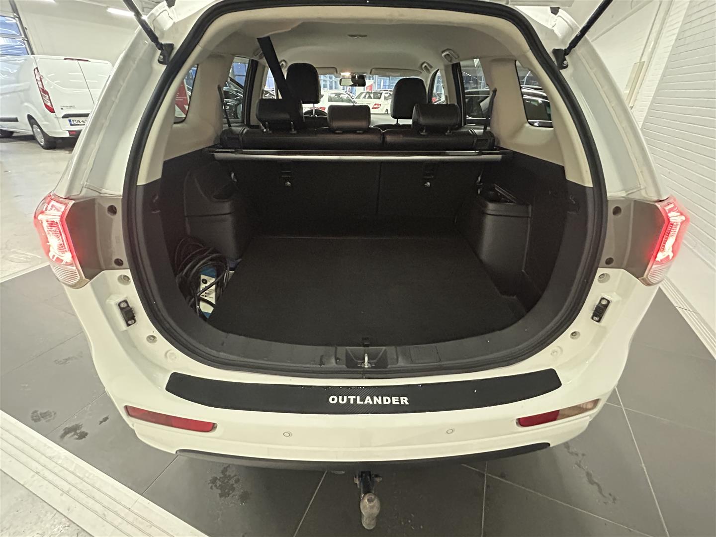 MITSUBISHI Outlander PHEV 2014