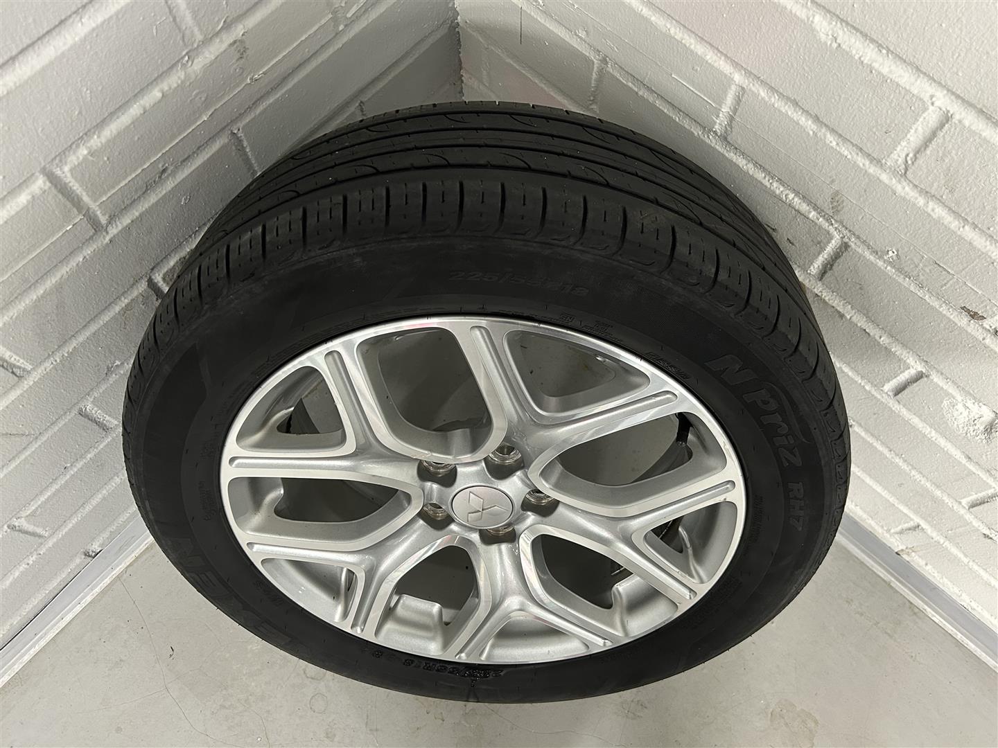 MITSUBISHI Outlander PHEV 2014