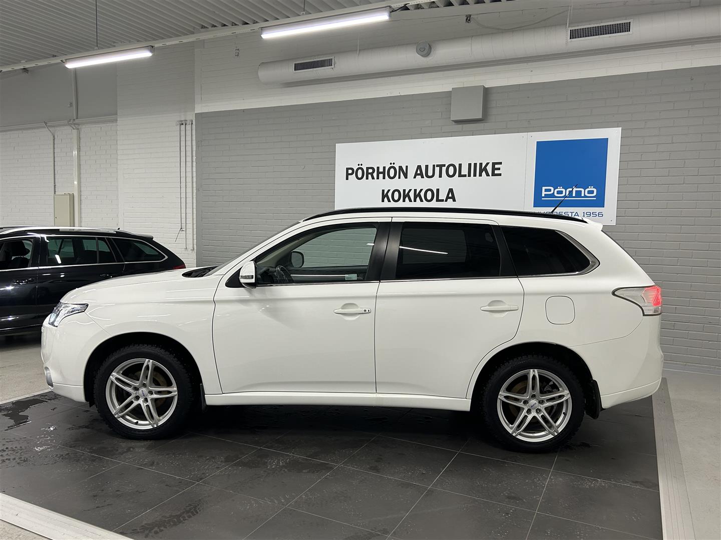 MITSUBISHI Outlander PHEV 2014
