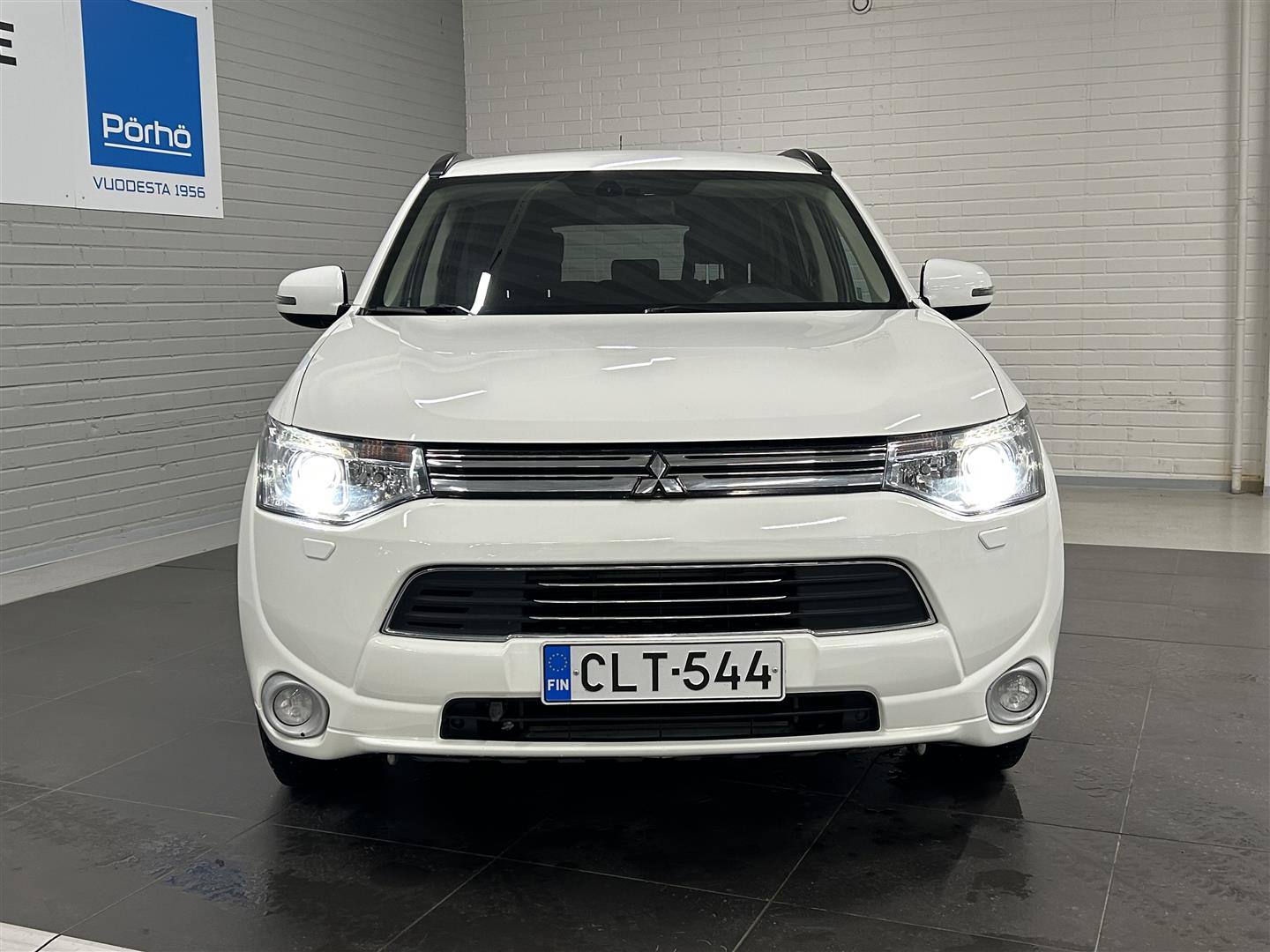 MITSUBISHI Outlander PHEV 2014