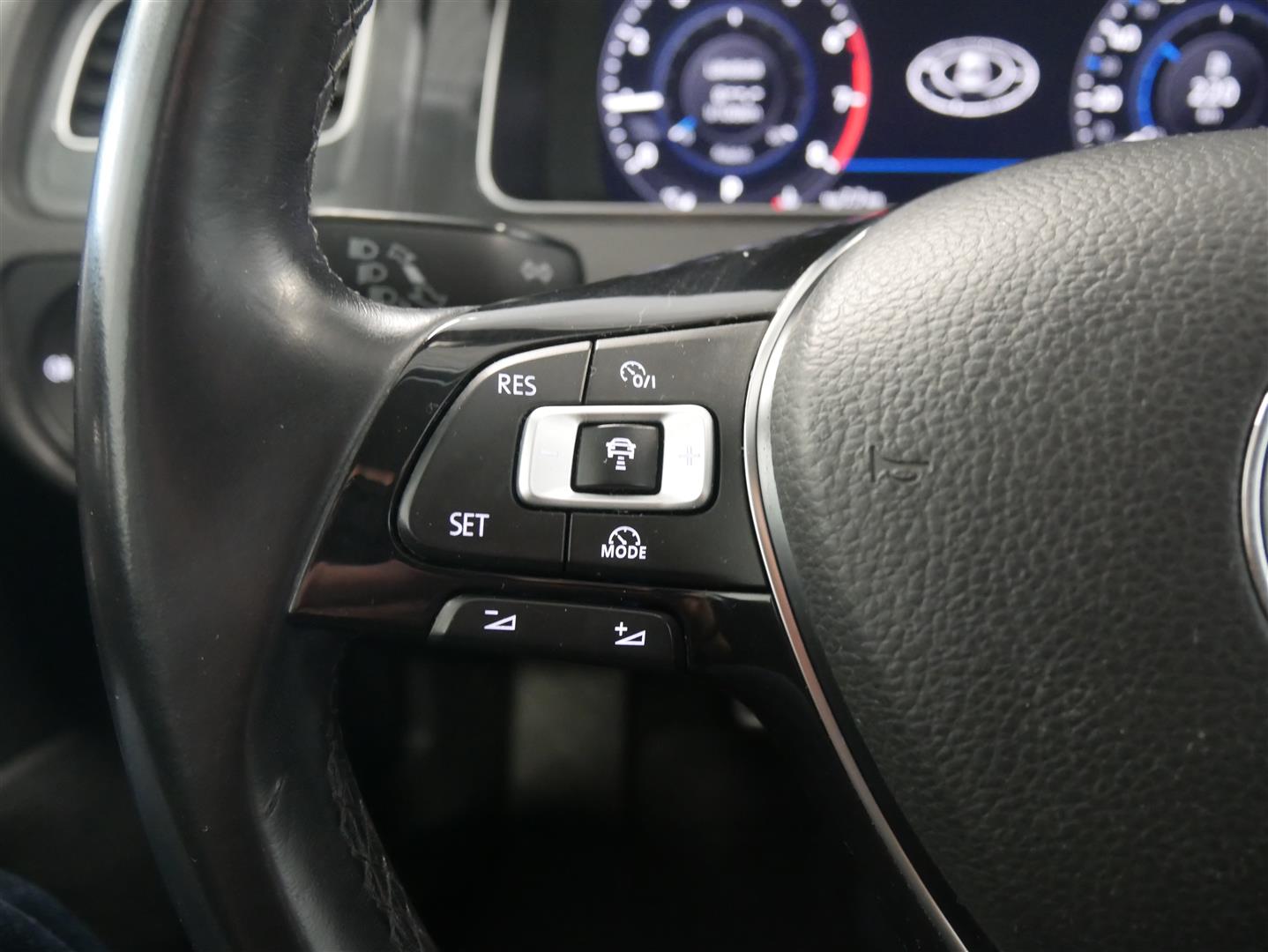 VOLKSWAGEN Golf 2018