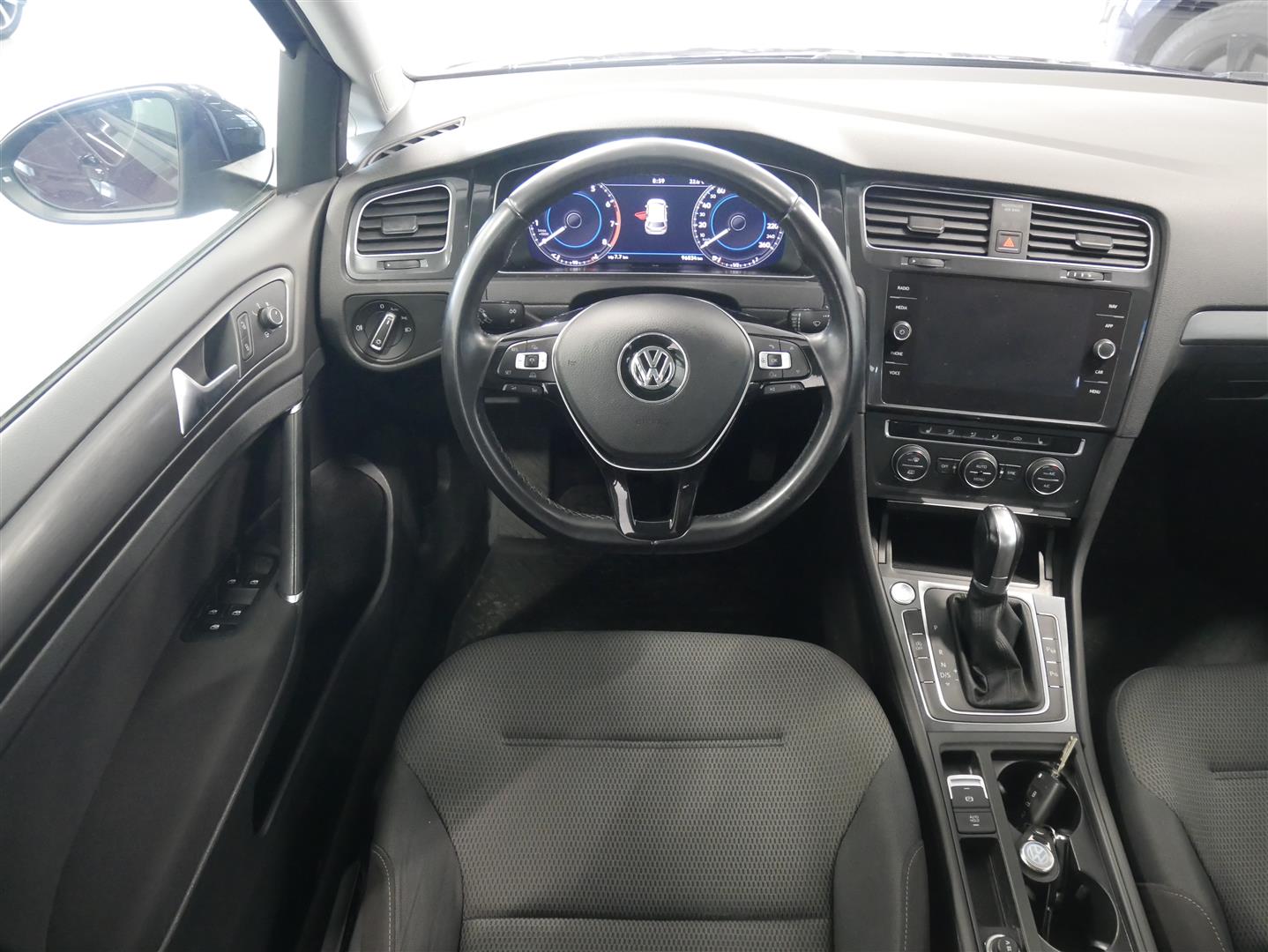 VOLKSWAGEN Golf 2018