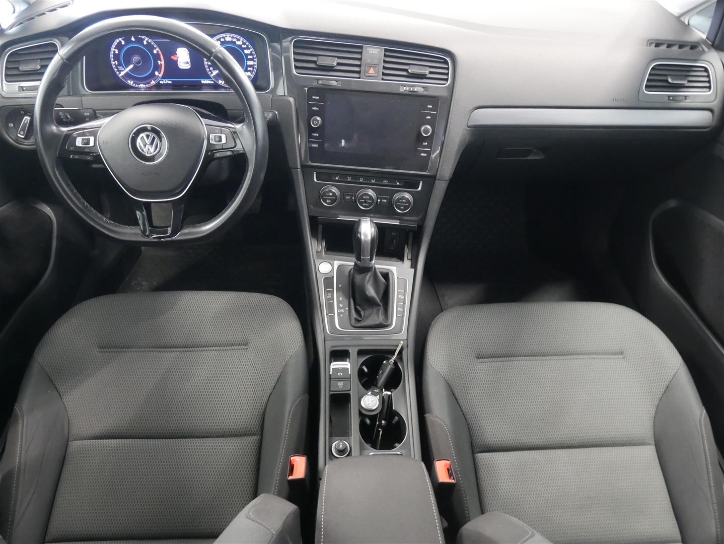 VOLKSWAGEN Golf 2018