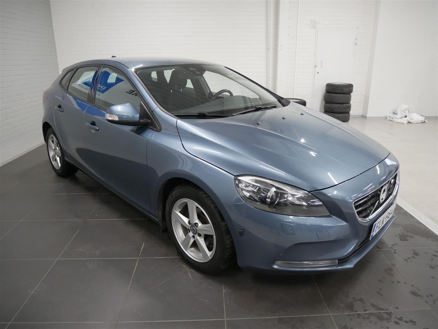 VOLVO V40 2014