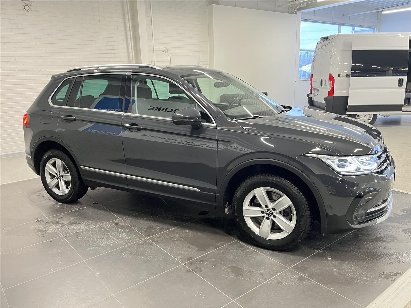 VOLKSWAGEN TIGUAN 2023