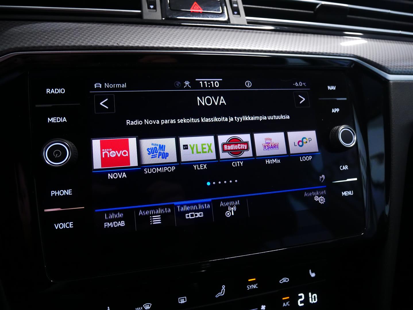 VOLKSWAGEN Passat 2023