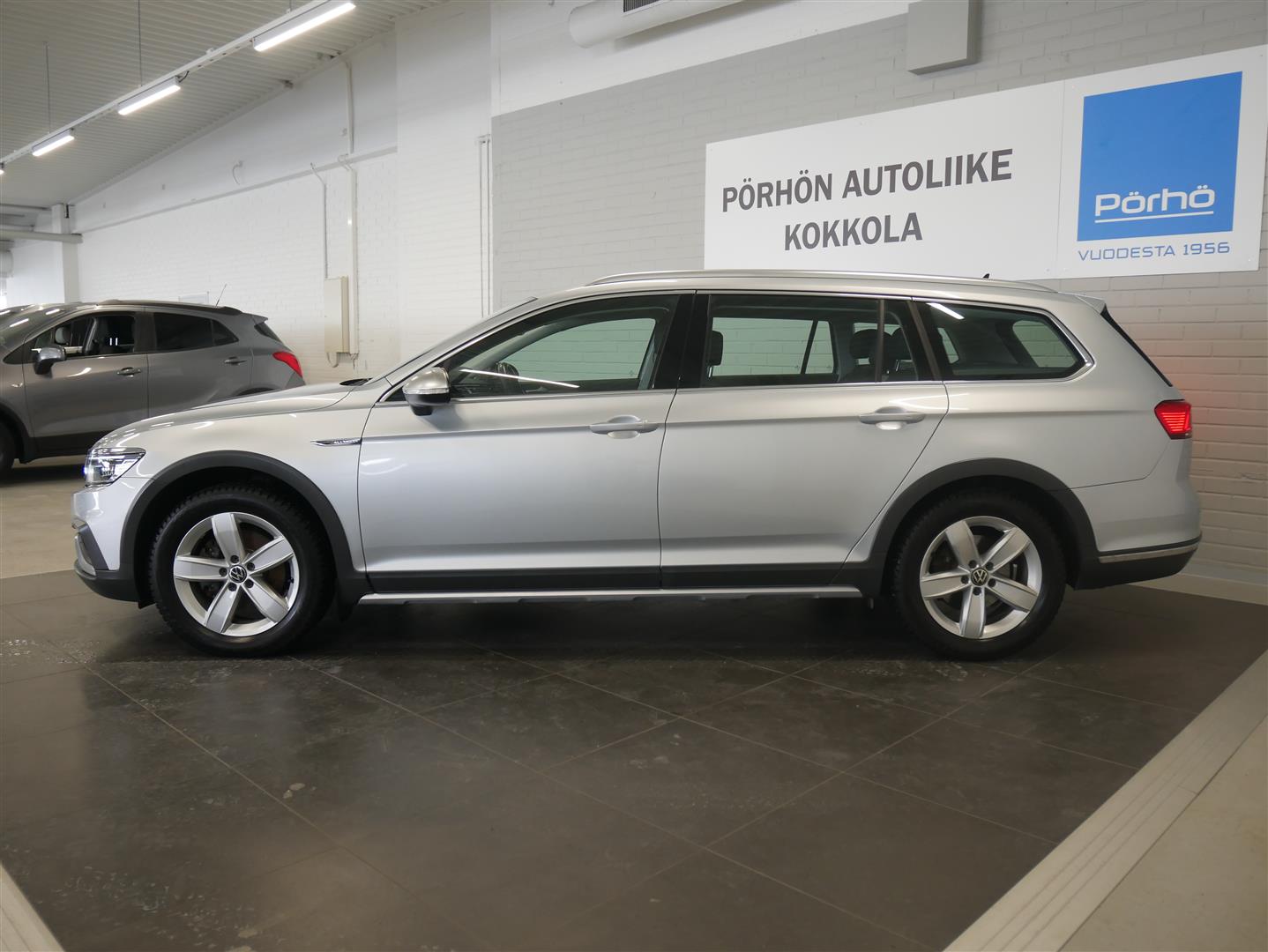 VOLKSWAGEN Passat 2023