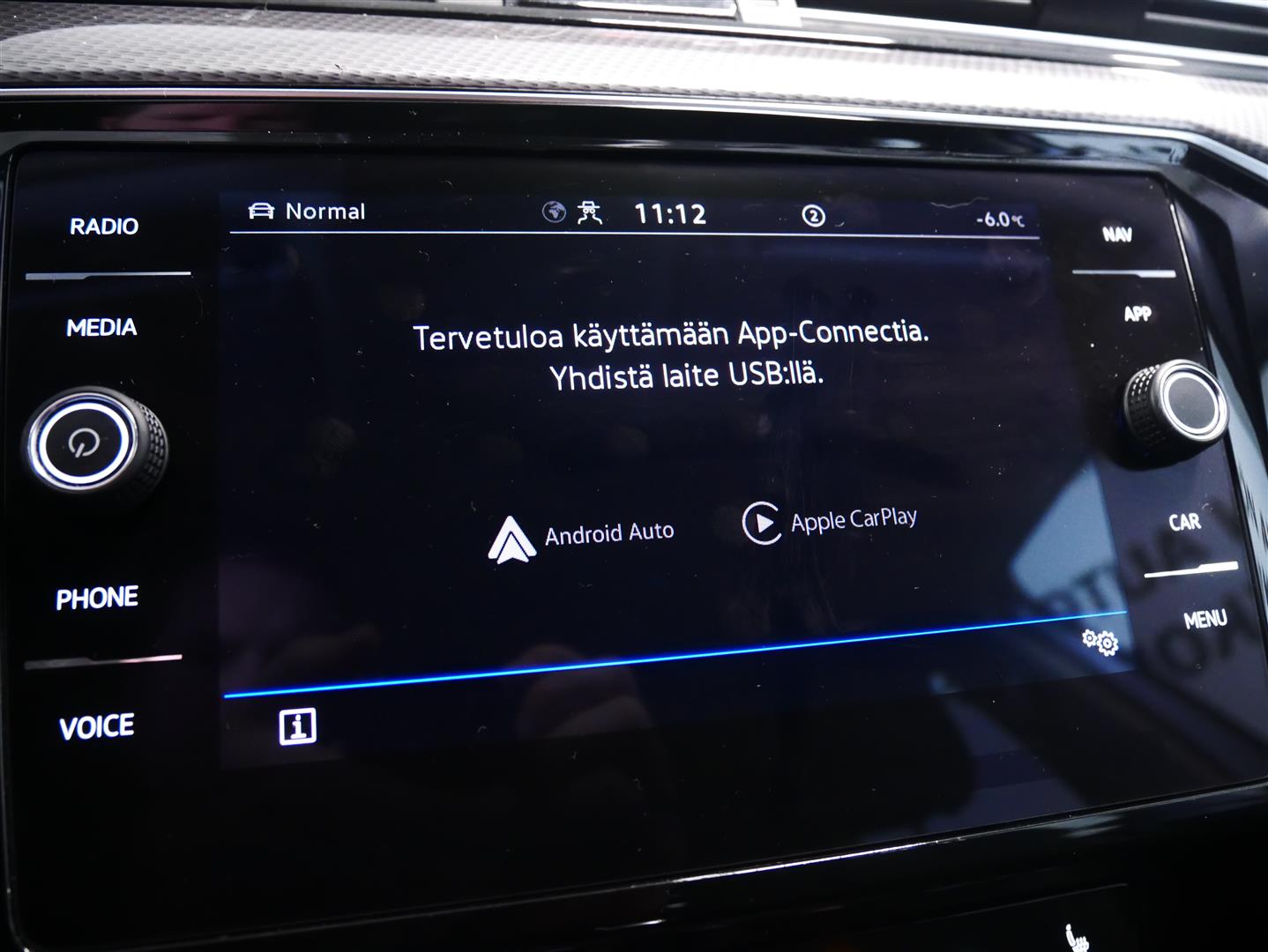 VOLKSWAGEN Passat 2023