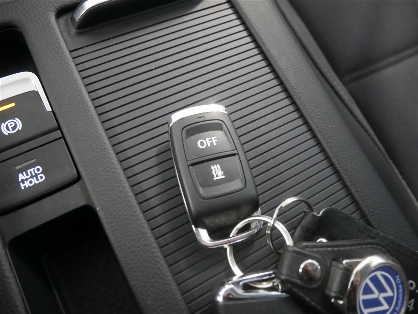 VOLKSWAGEN Passat 2023