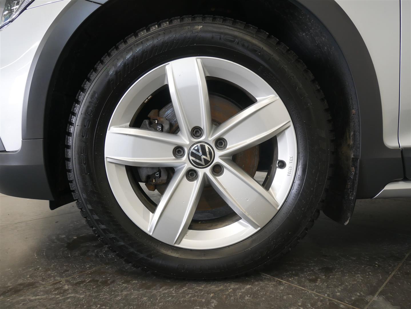 VOLKSWAGEN Passat 2023