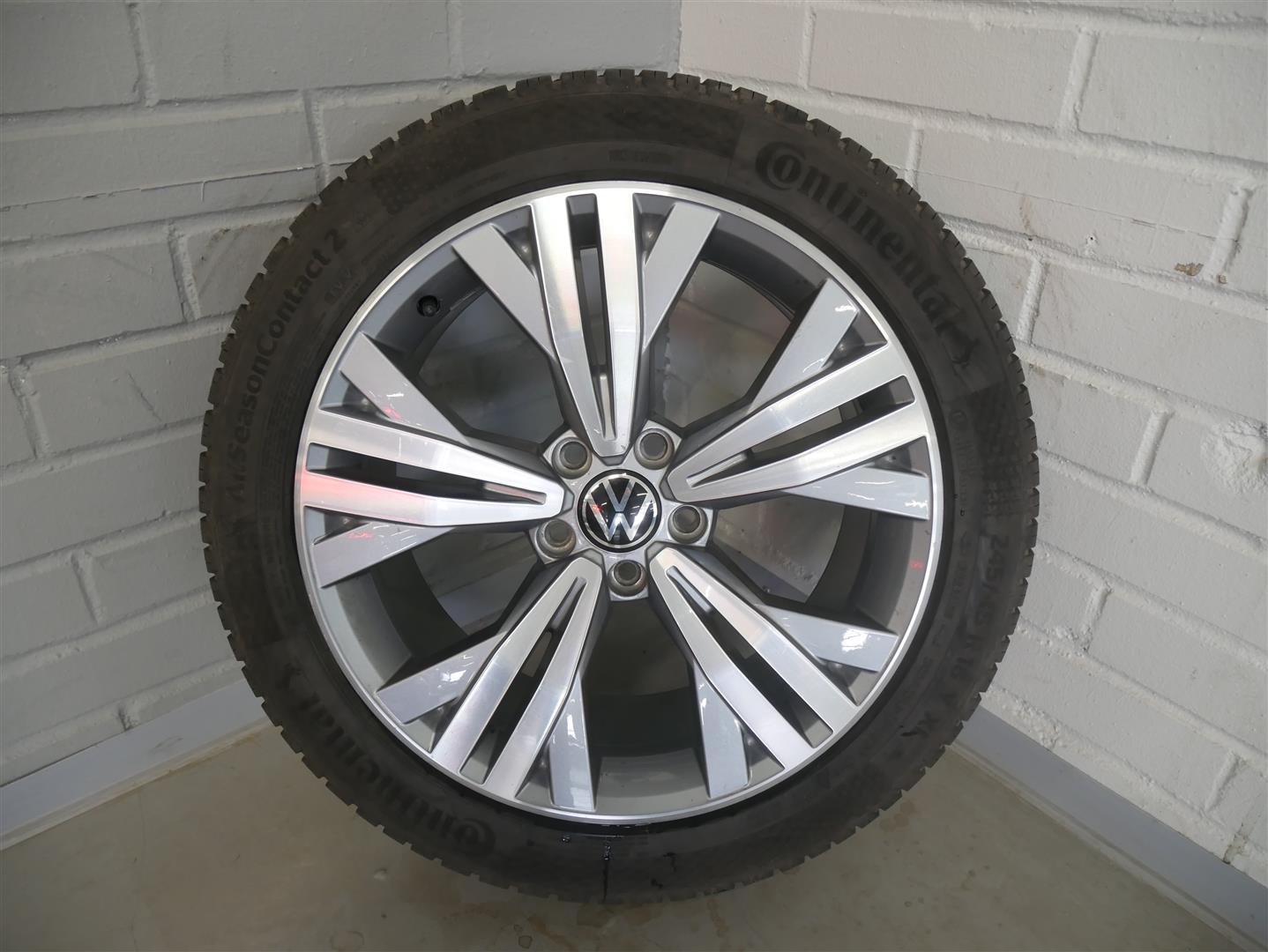 VOLKSWAGEN Passat 2023