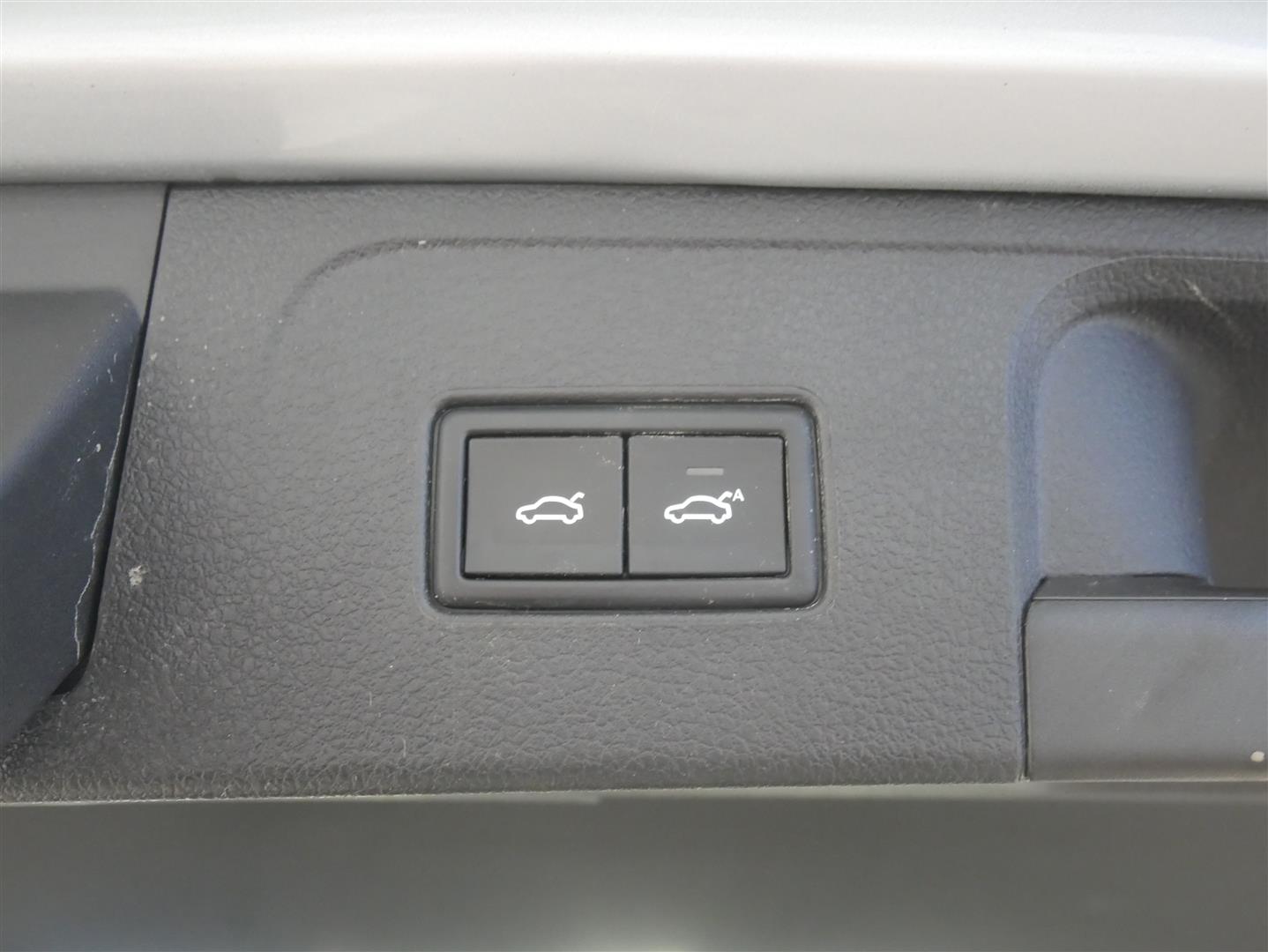 VOLKSWAGEN Passat 2023