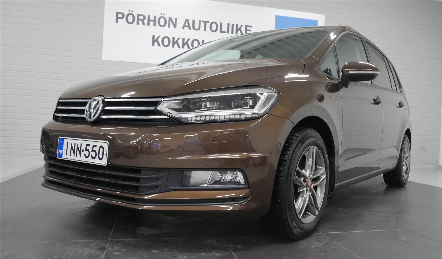 VOLKSWAGEN Touran 2016