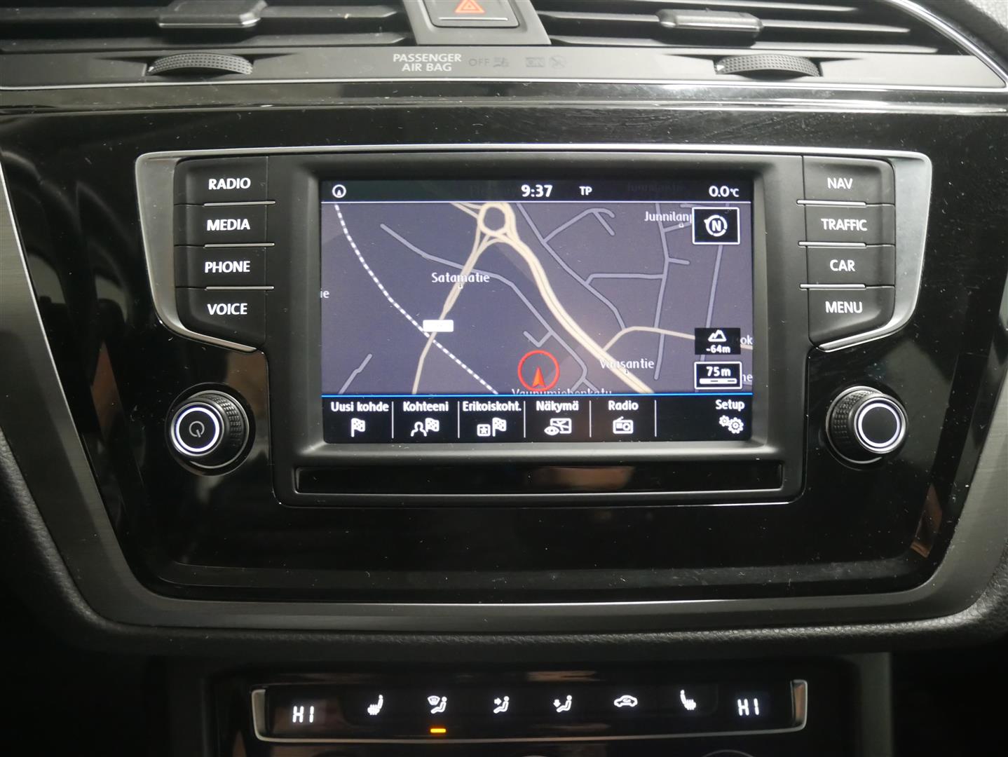 VOLKSWAGEN Touran 2016