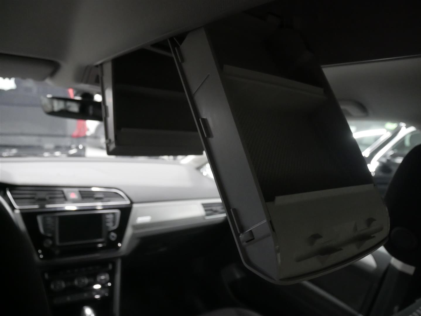 VOLKSWAGEN Touran 2016