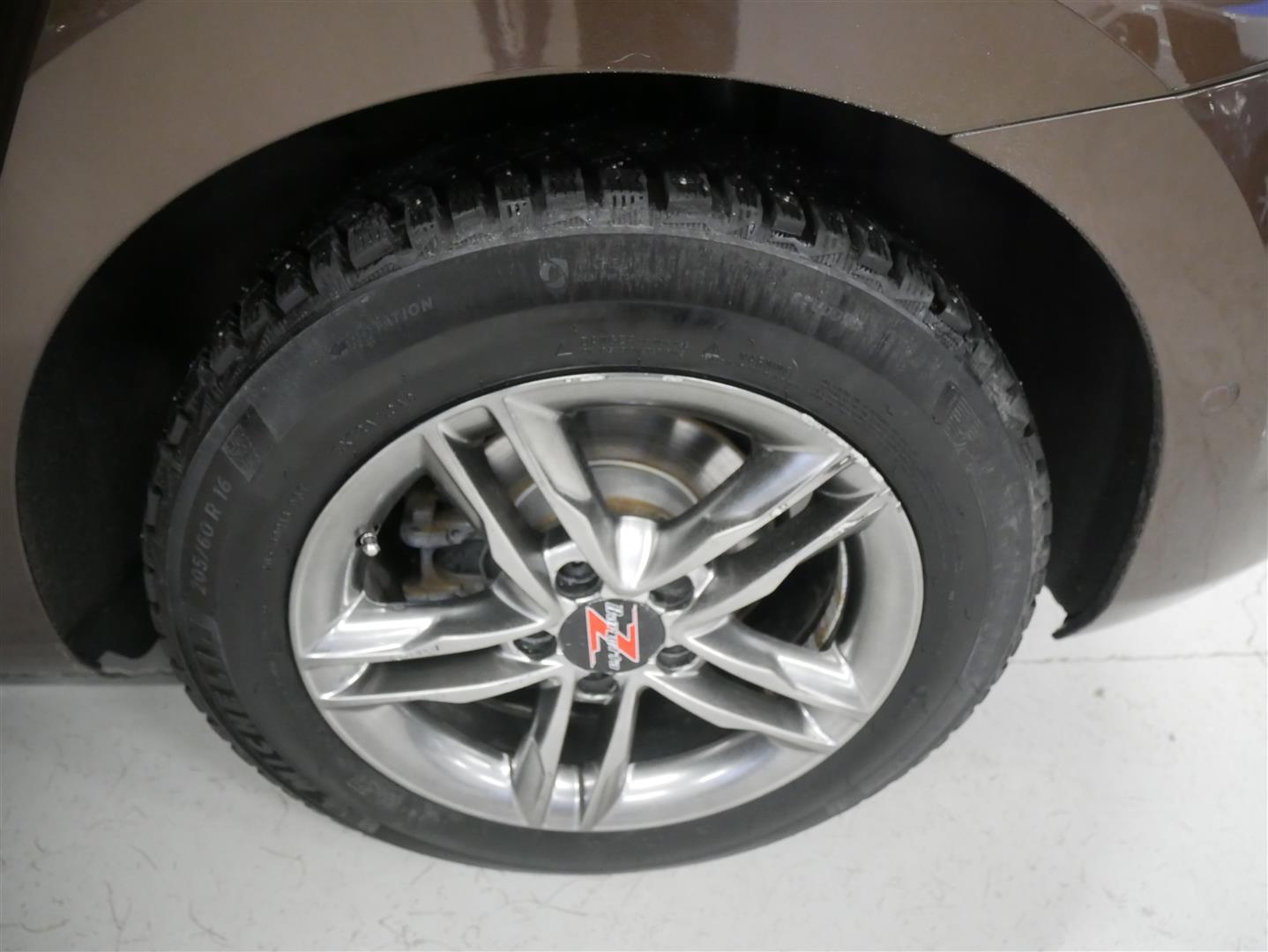 VOLKSWAGEN Touran 2016