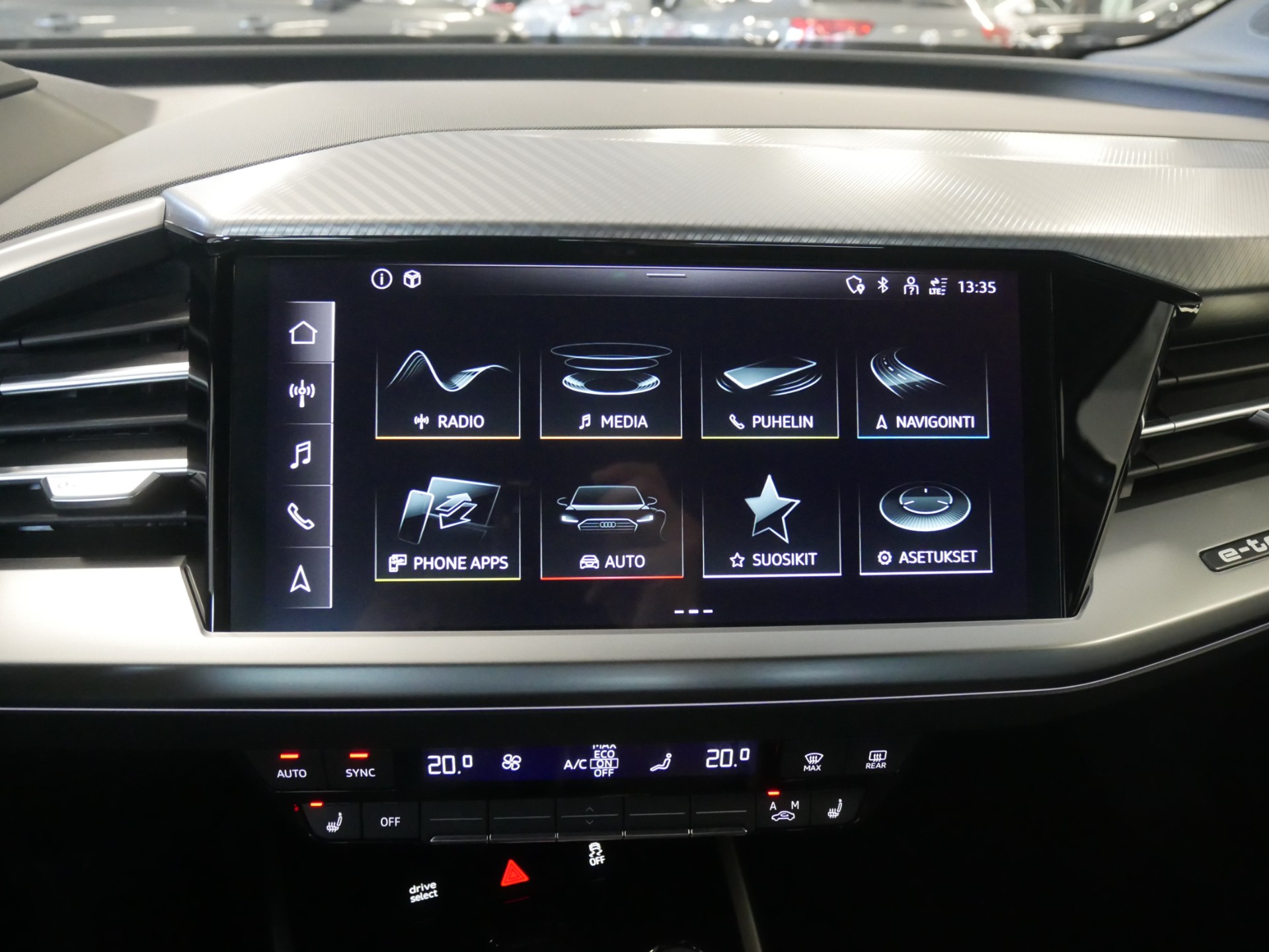 AUDI Q4 e-tron 2024