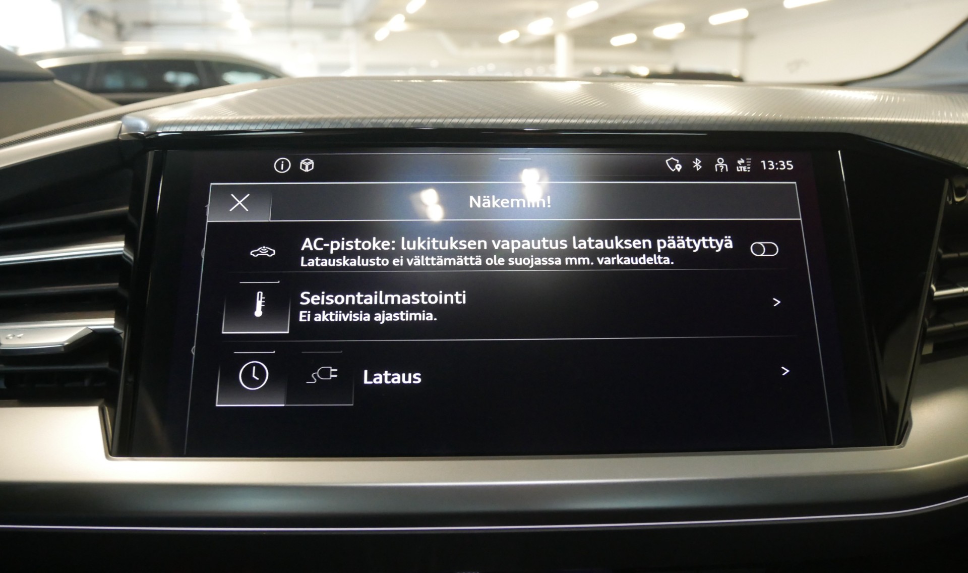 AUDI Q4 e-tron 2024