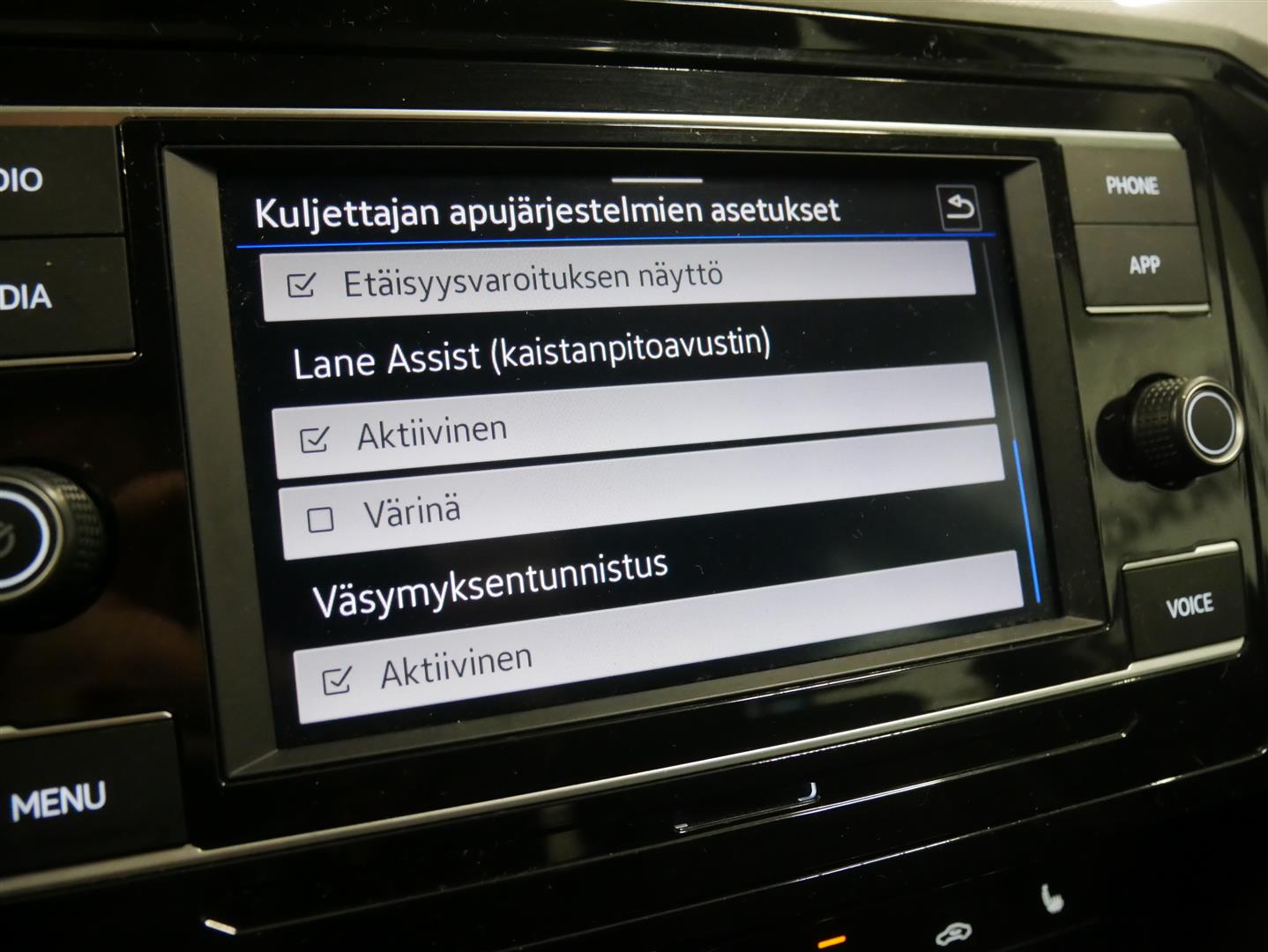 VOLKSWAGEN Passat 2024