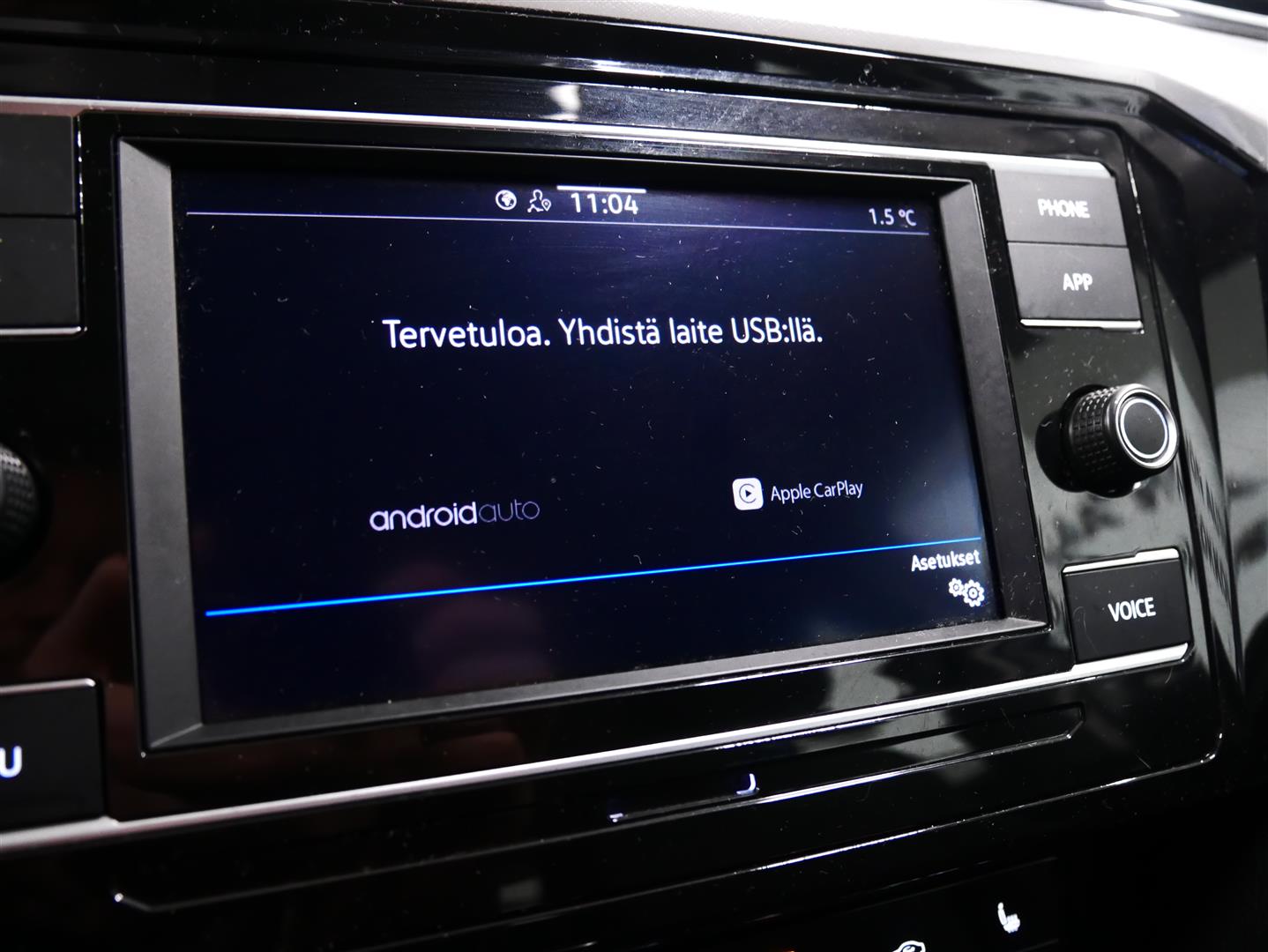 VOLKSWAGEN Passat 2024