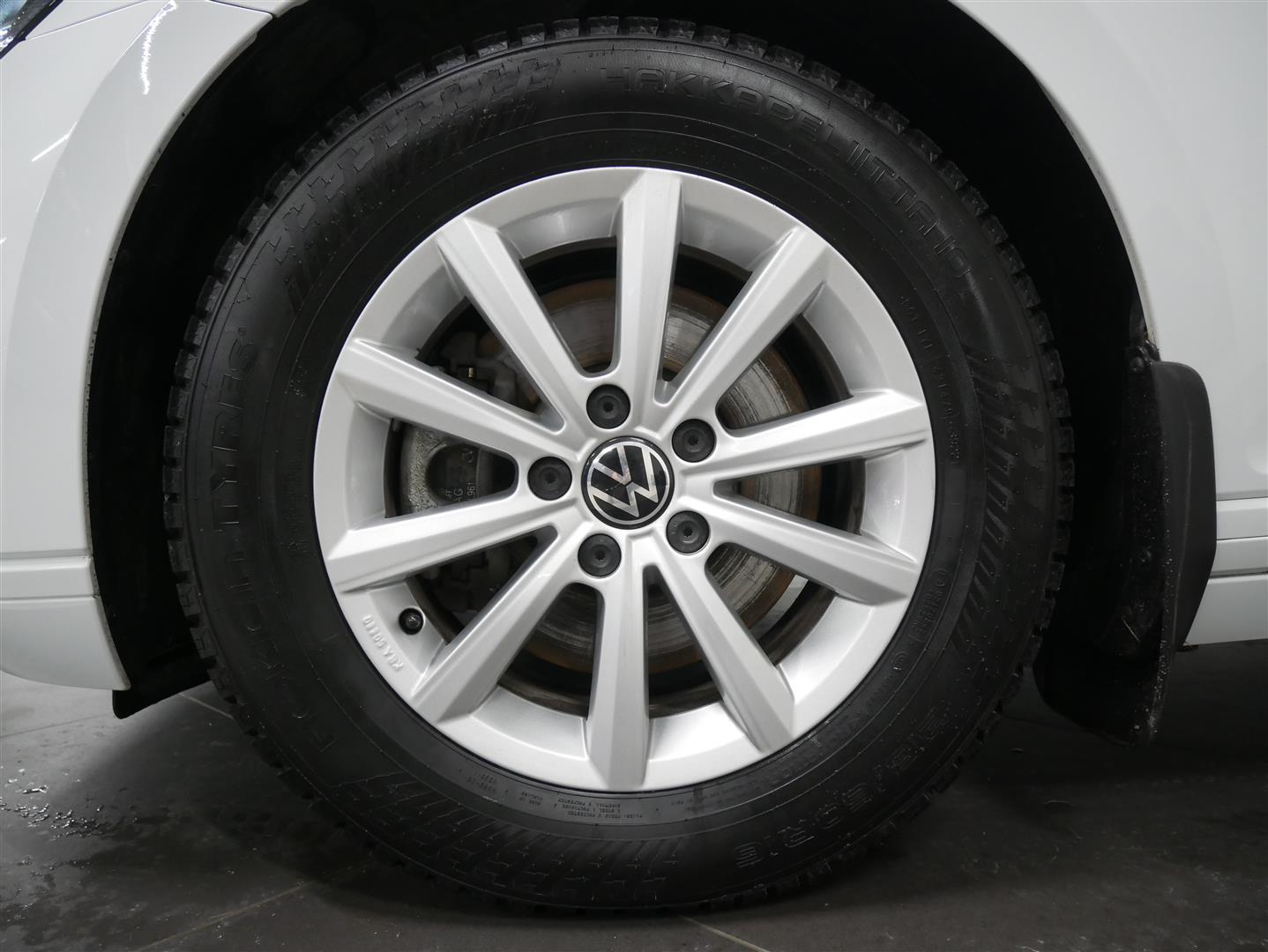 VOLKSWAGEN Passat 2024