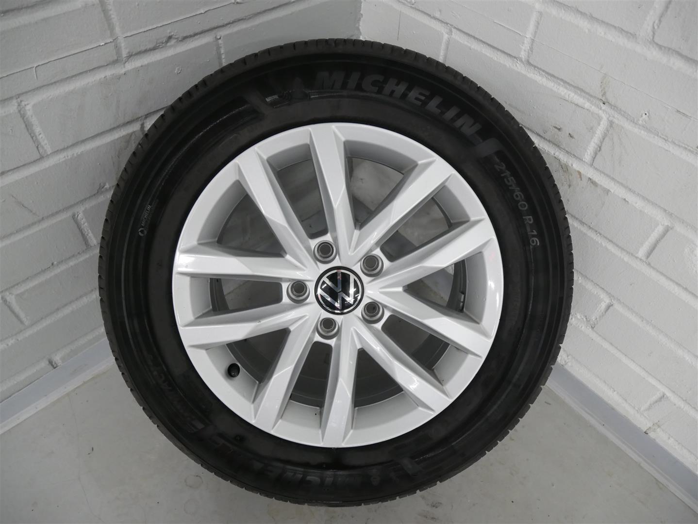 VOLKSWAGEN Passat 2024