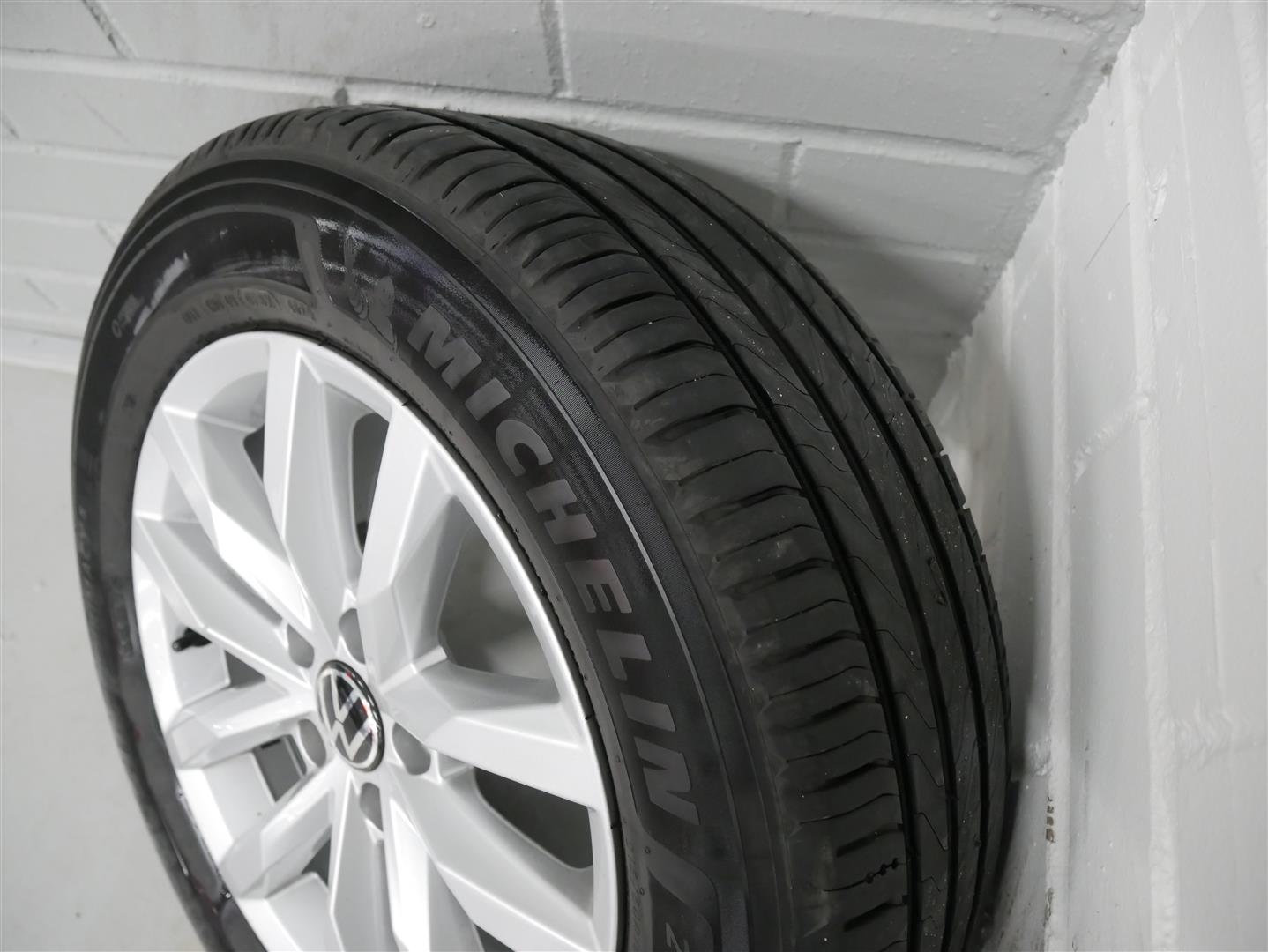 VOLKSWAGEN Passat 2024