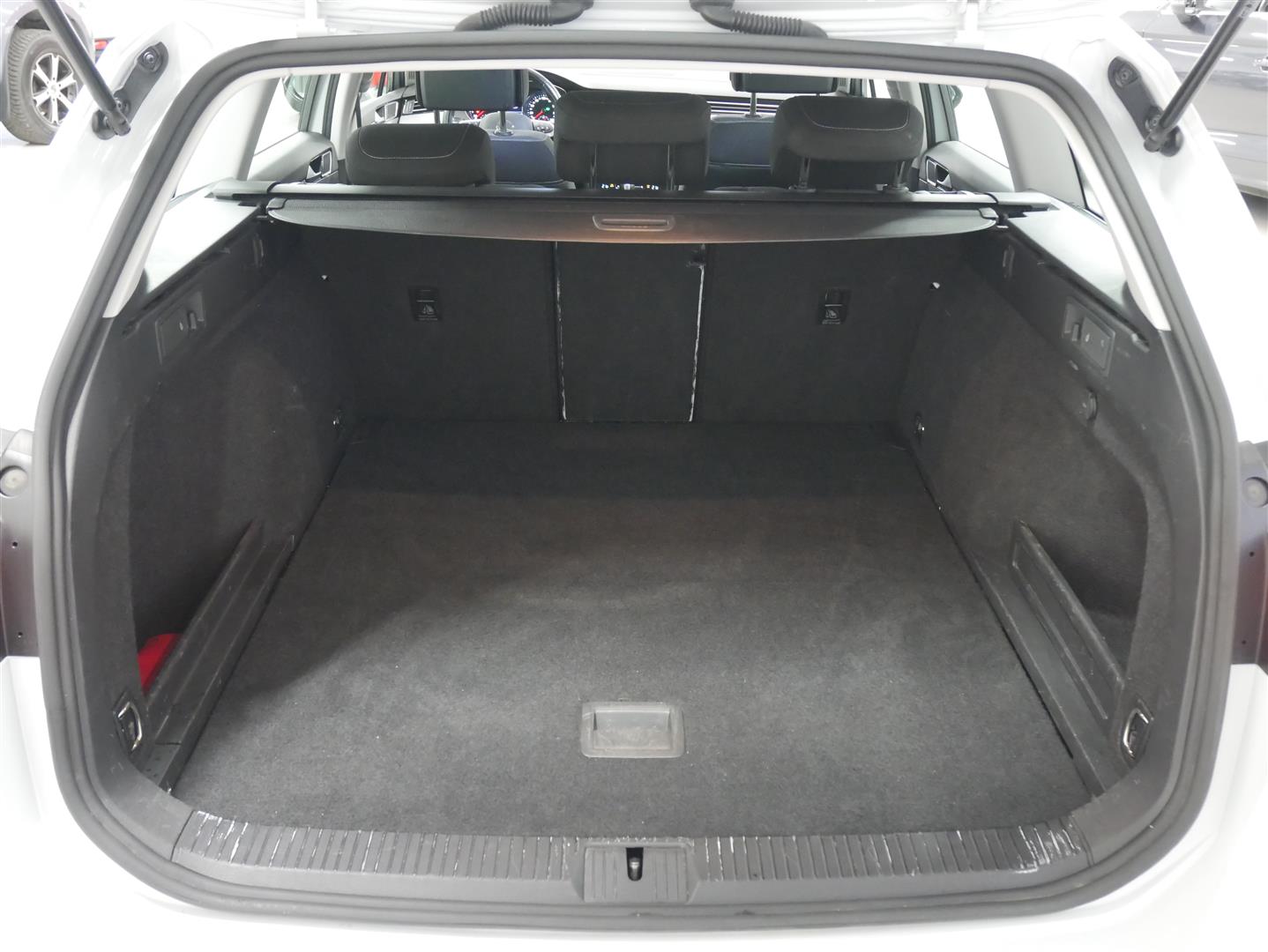 VOLKSWAGEN Passat 2024