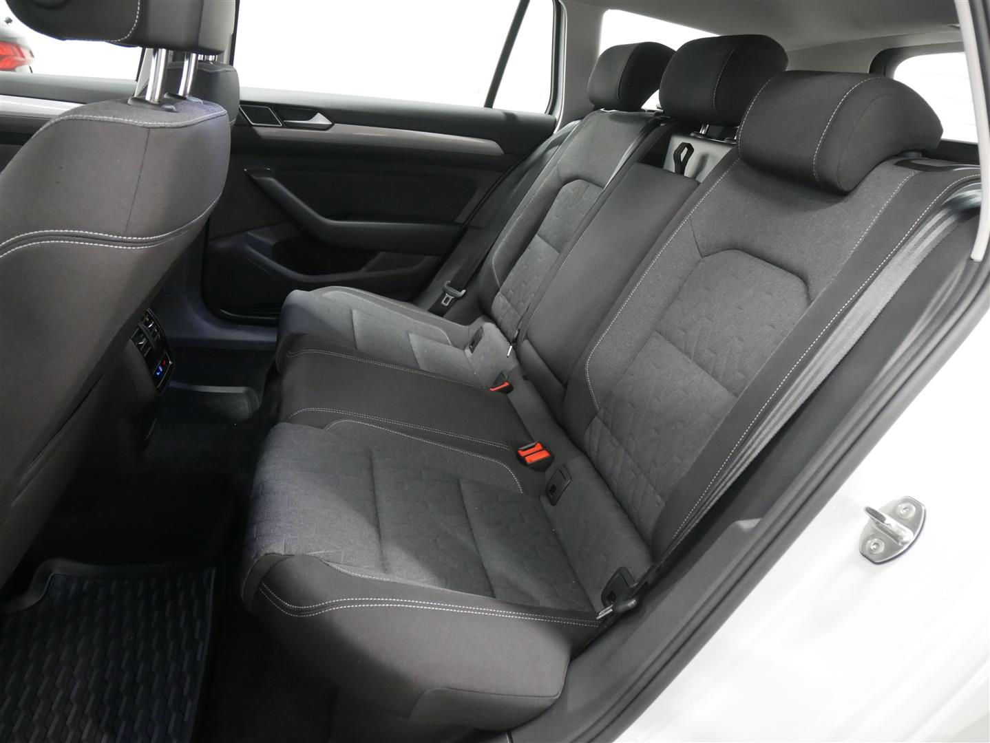 VOLKSWAGEN Passat 2024