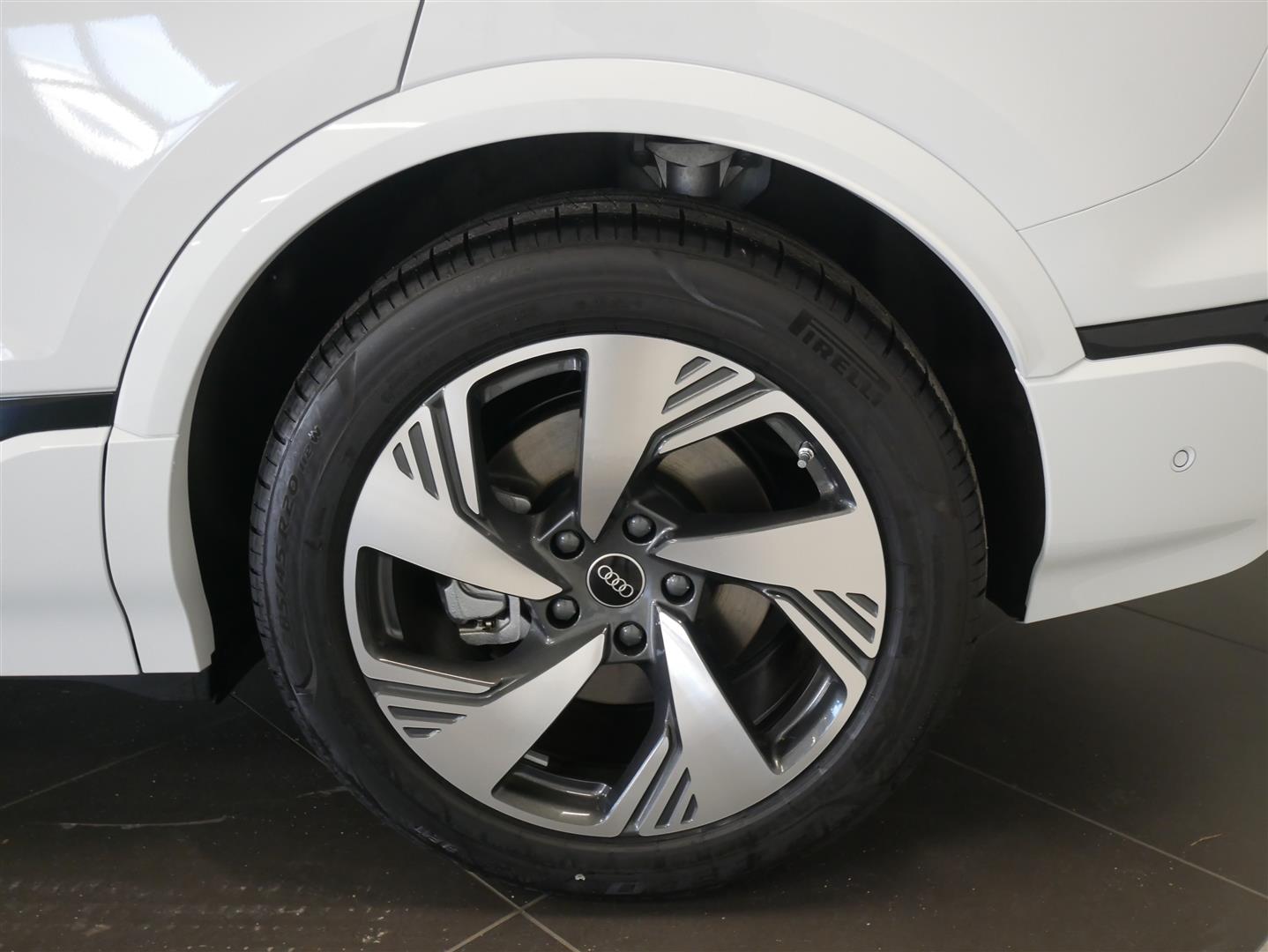 Audi Q6 e-tron 2026