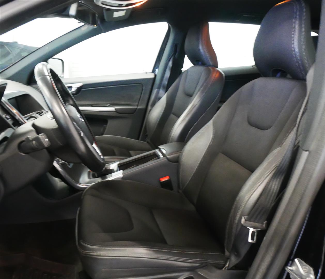 VOLVO XC60 2016