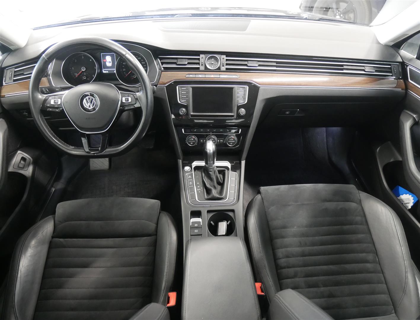 VOLKSWAGEN Passat 2016