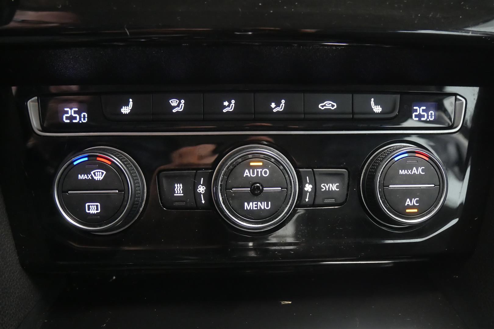 VOLKSWAGEN Passat 2016