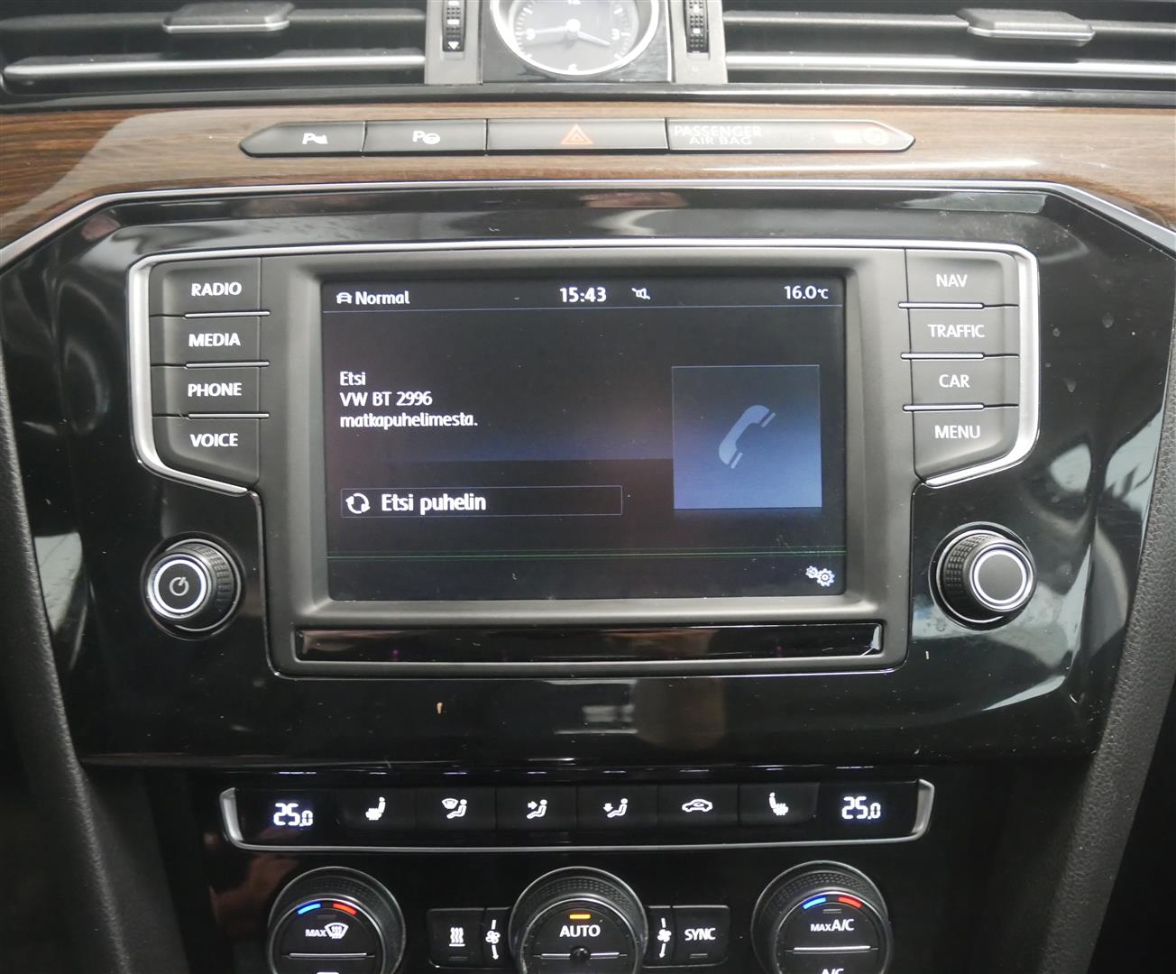 VOLKSWAGEN Passat 2016