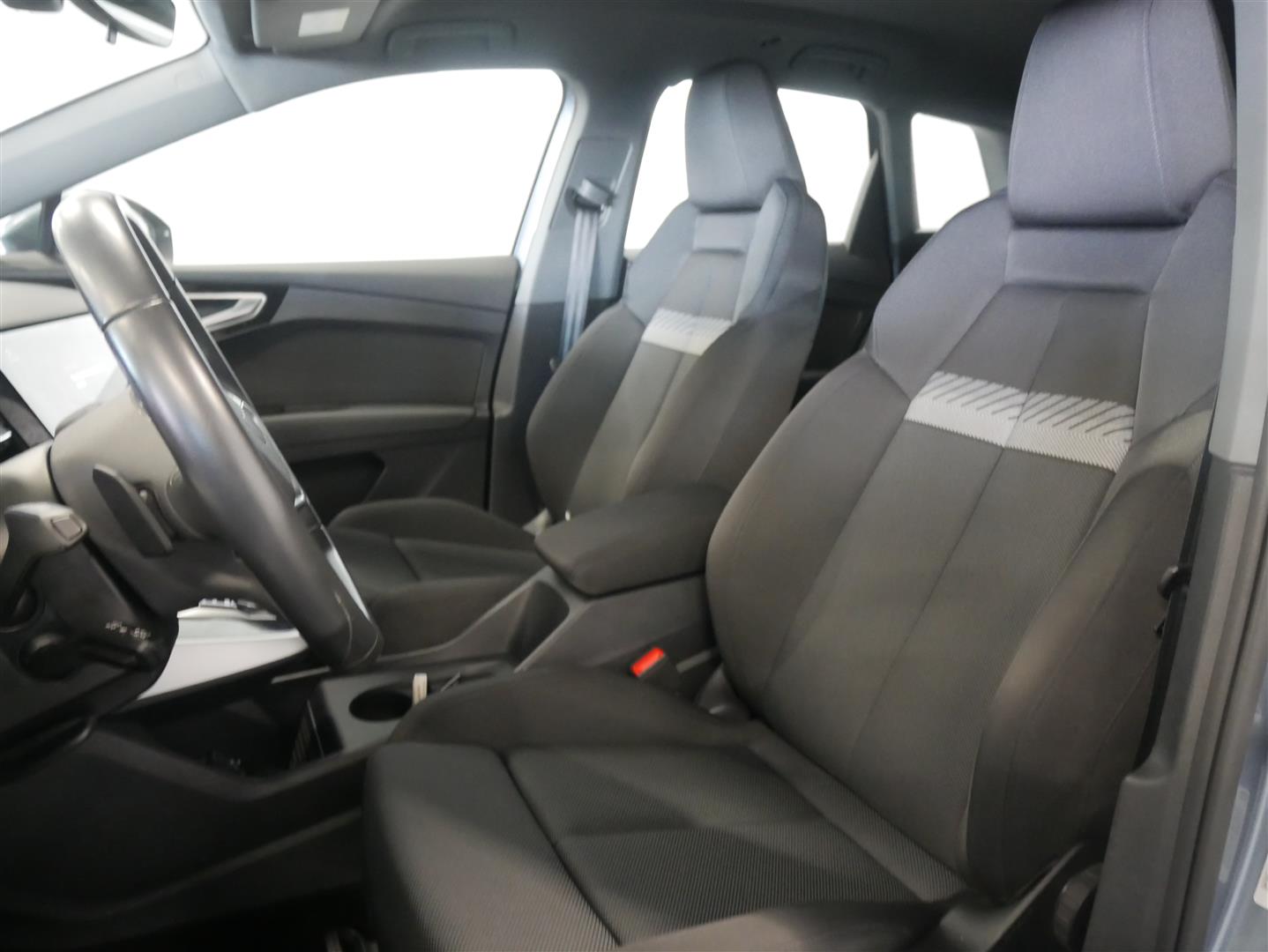 AUDI Q4 e-tron 2024