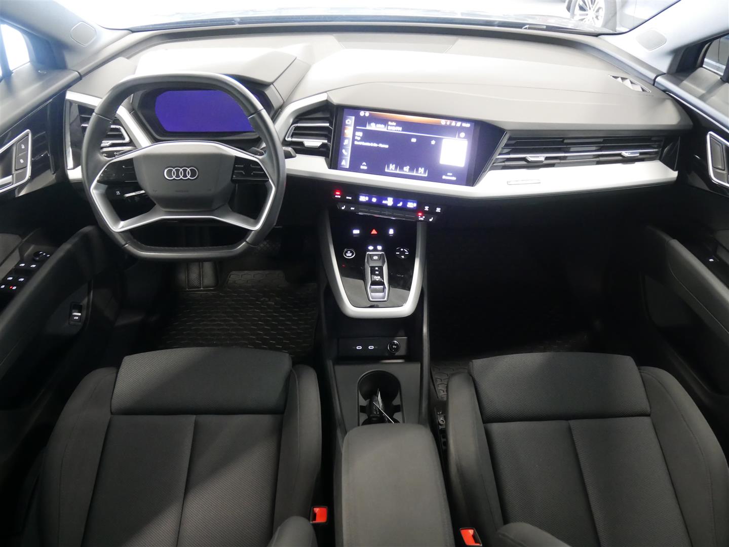 AUDI Q4 e-tron 2024