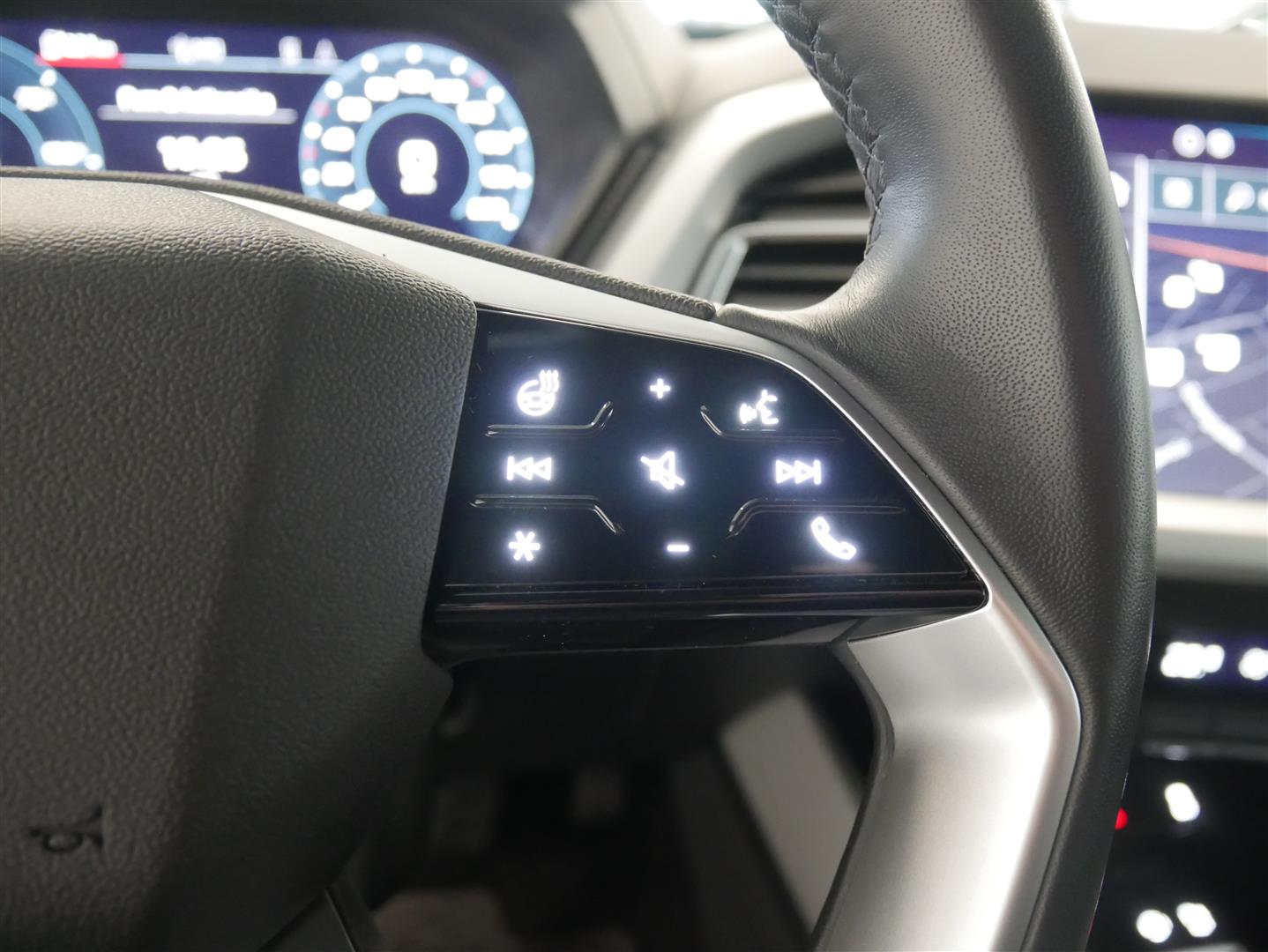 AUDI Q4 e-tron 2024
