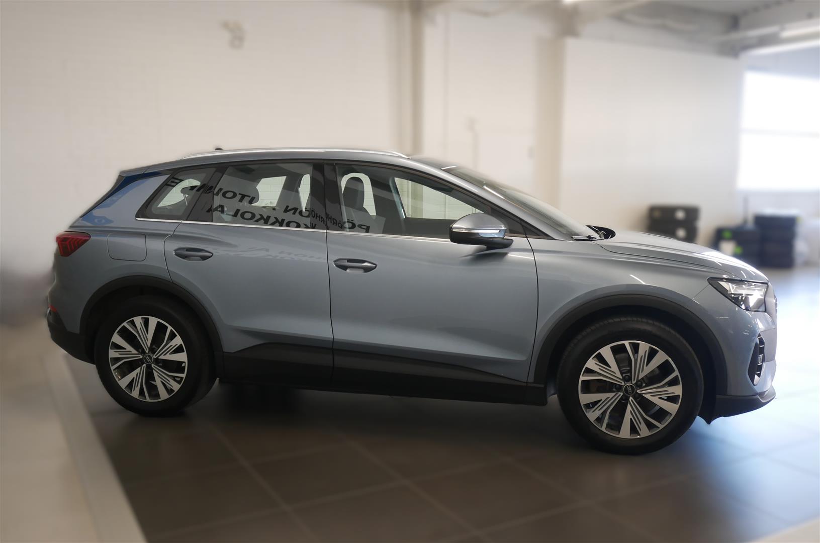 AUDI Q4 e-tron 2024