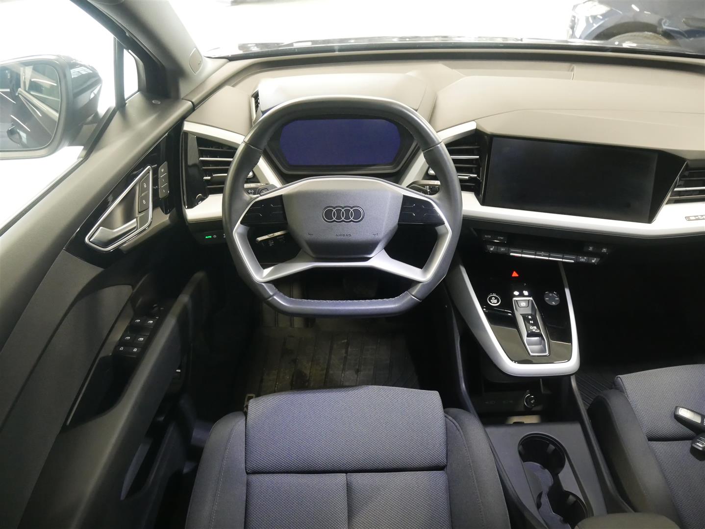 AUDI Q4 e-tron 2024
