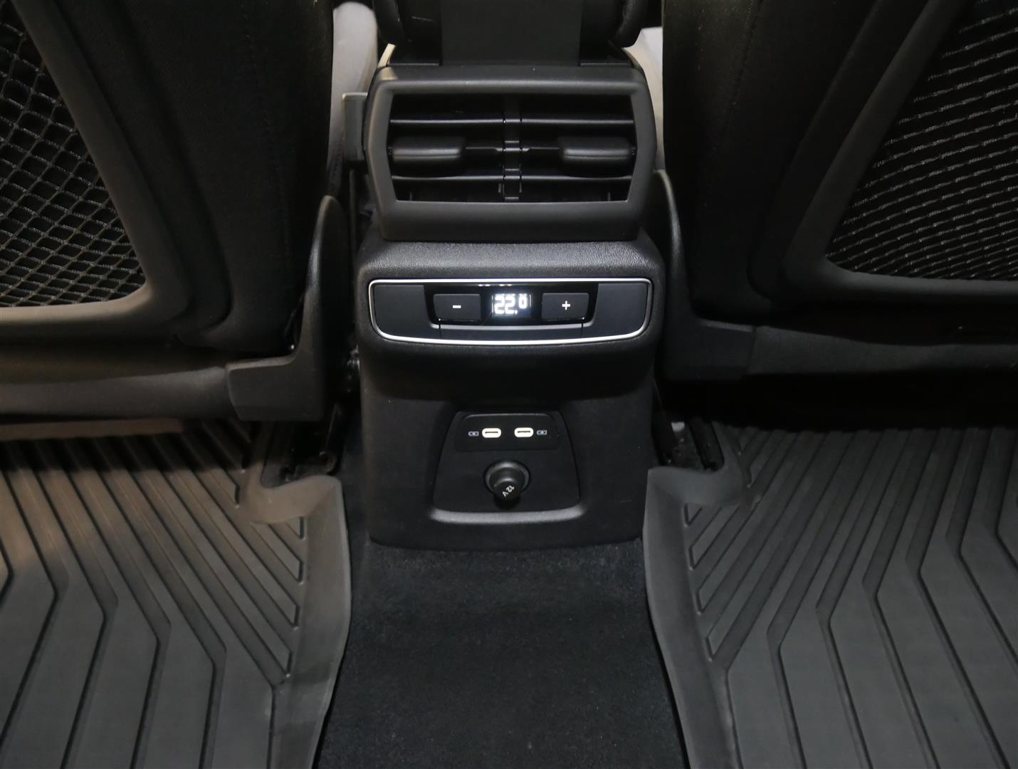 AUDI Q4 e-tron 2024