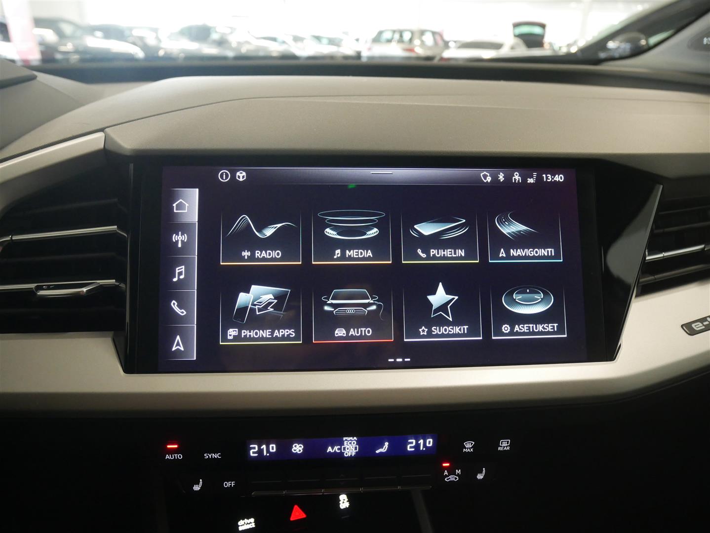 AUDI Q4 e-tron 2024
