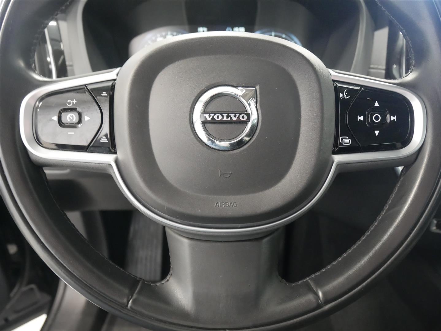 VOLVO XC60 2019