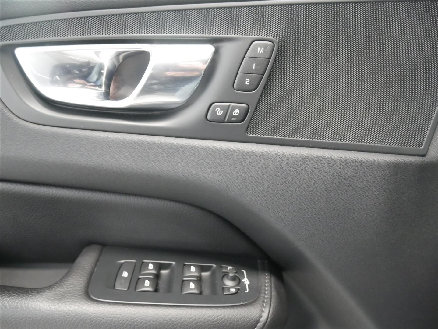 VOLVO XC60 2019