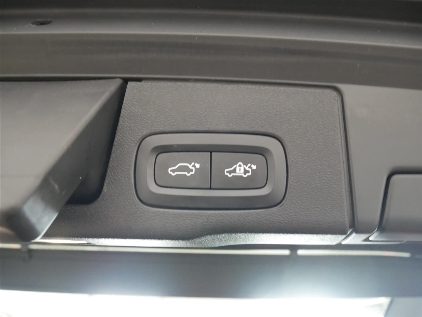 VOLVO XC60 2019