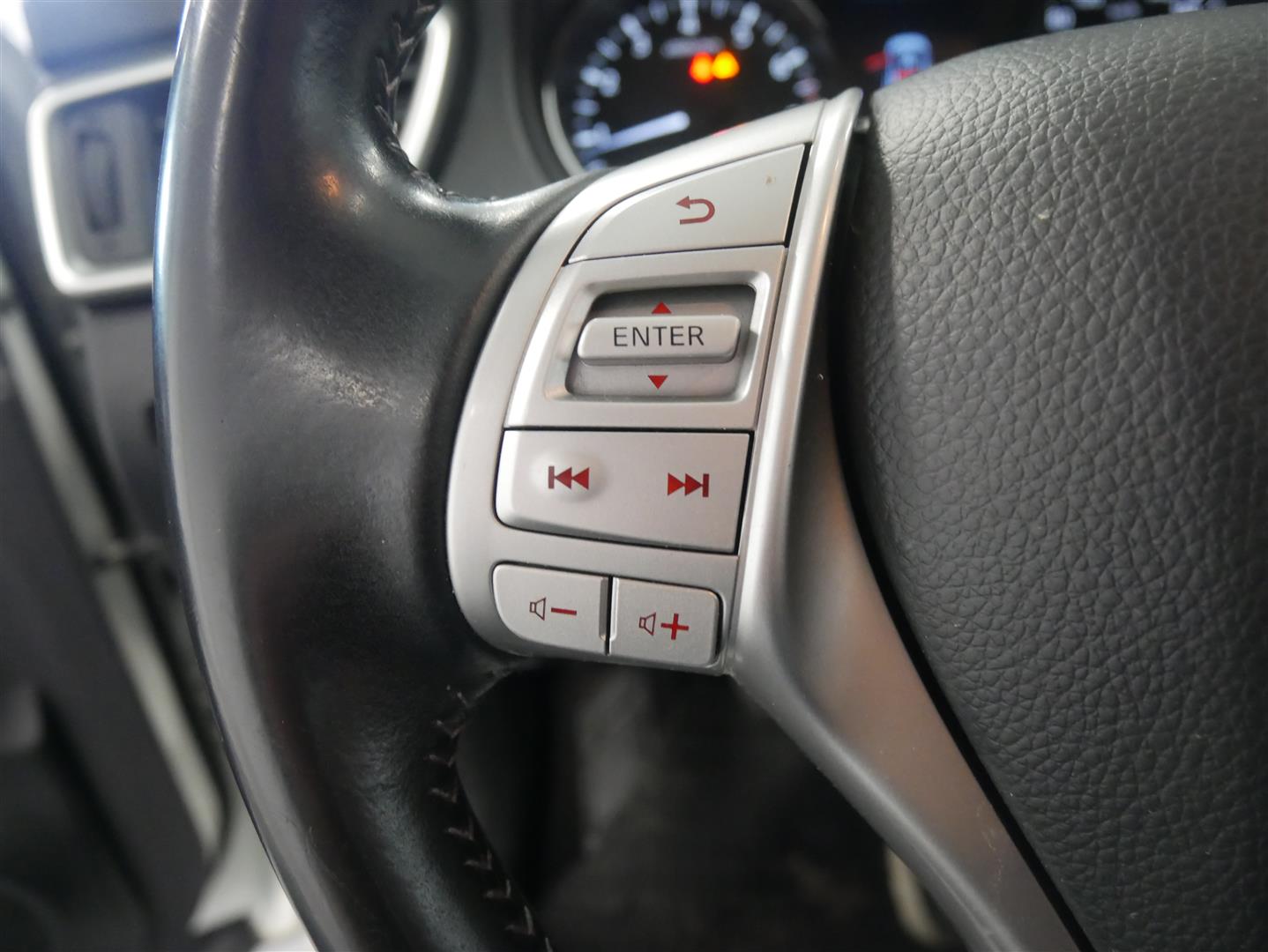 NISSAN Qashqai 2015