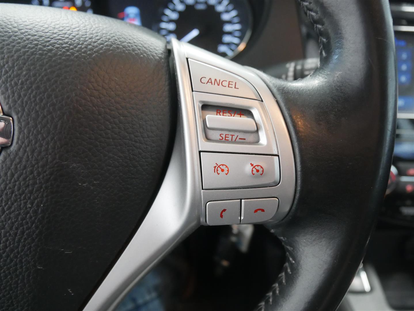 NISSAN Qashqai 2015
