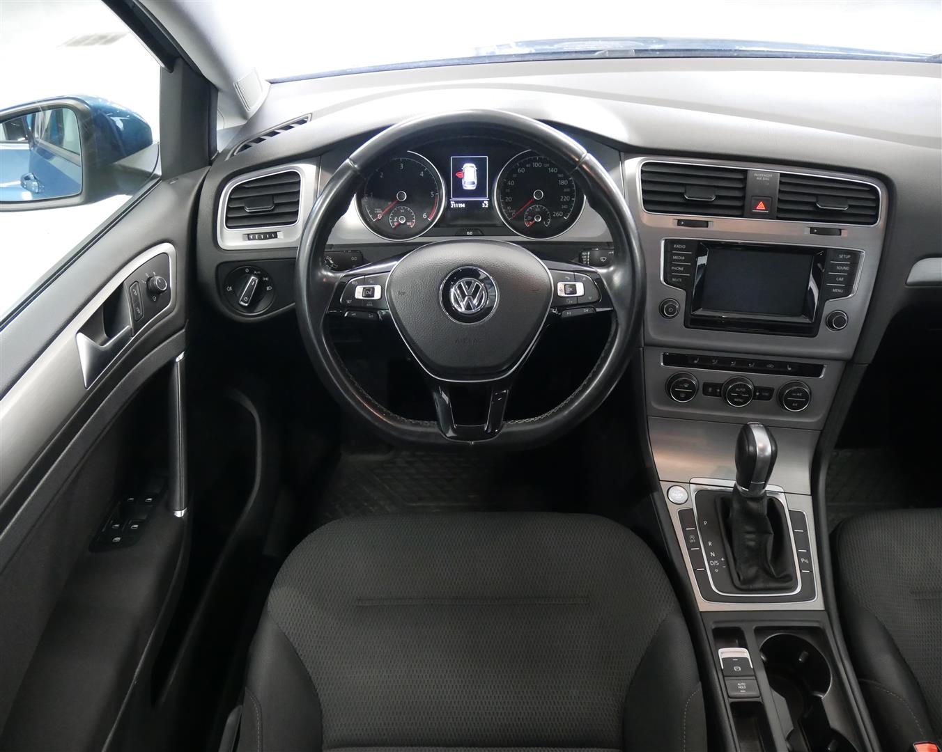 VOLKSWAGEN Golf 2015